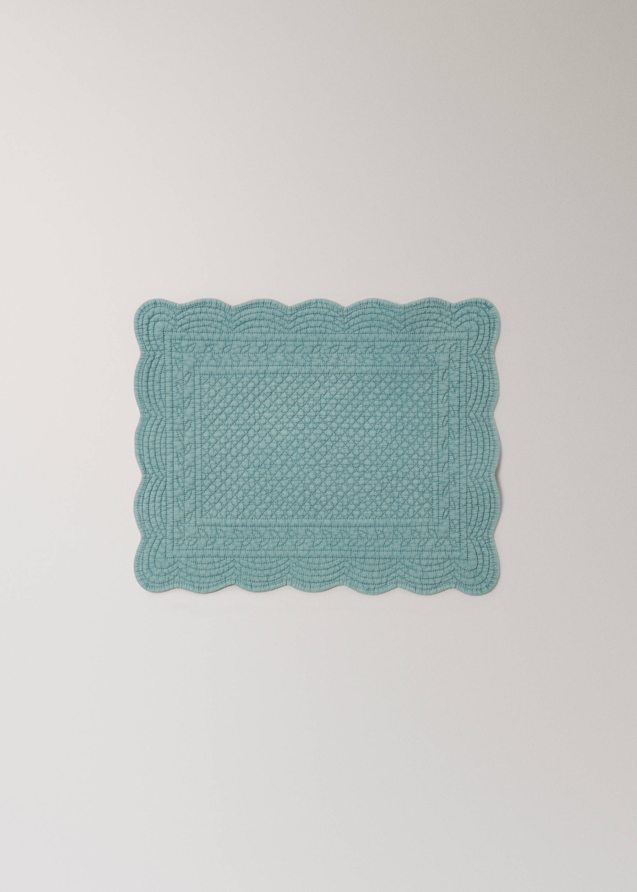 Quilted placemat with rectangular wave effect design - Article without model