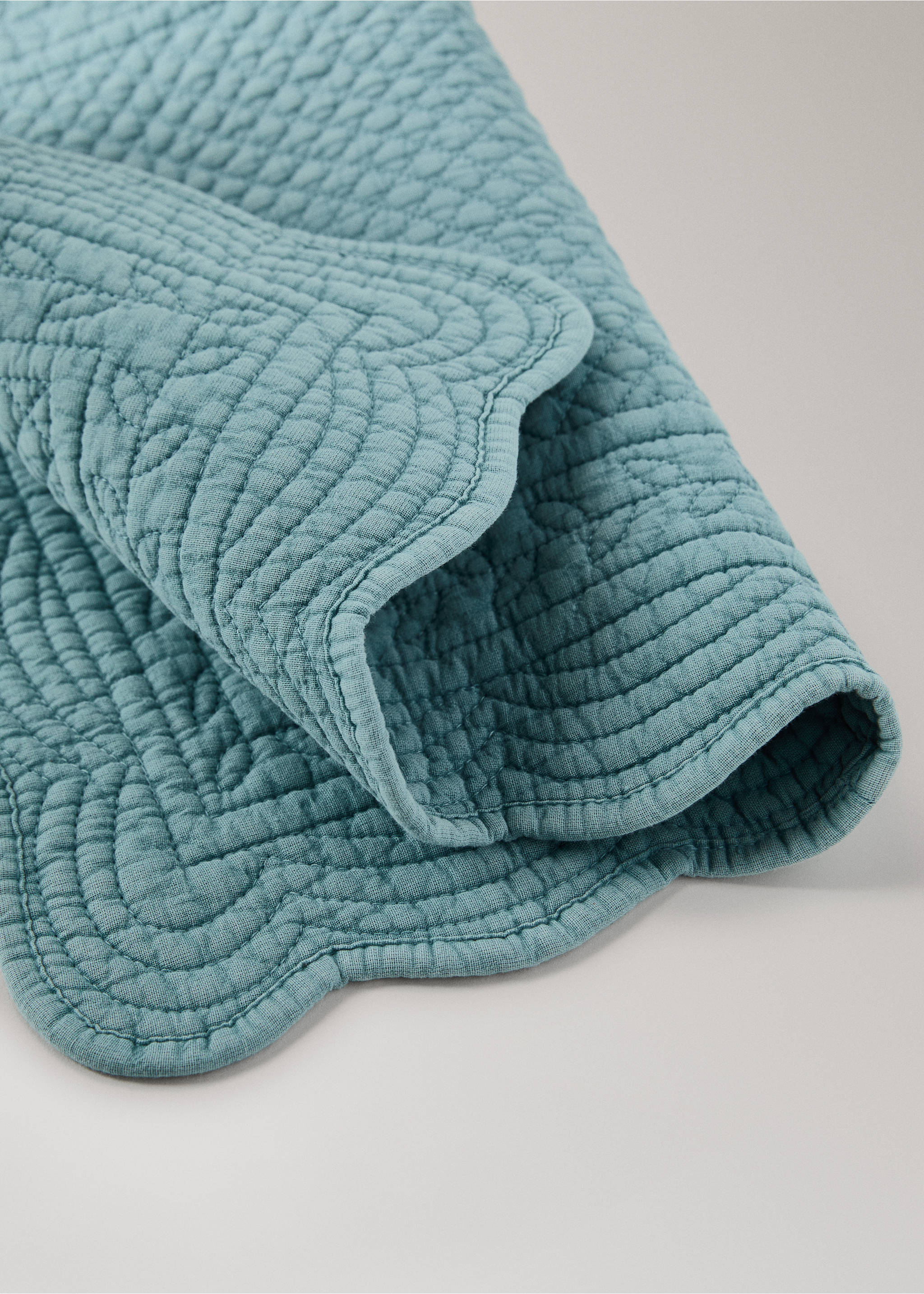 Quilted placemat with rectangular wave effect design - Details of the article 2, Blue. Ref: 27033304-00.