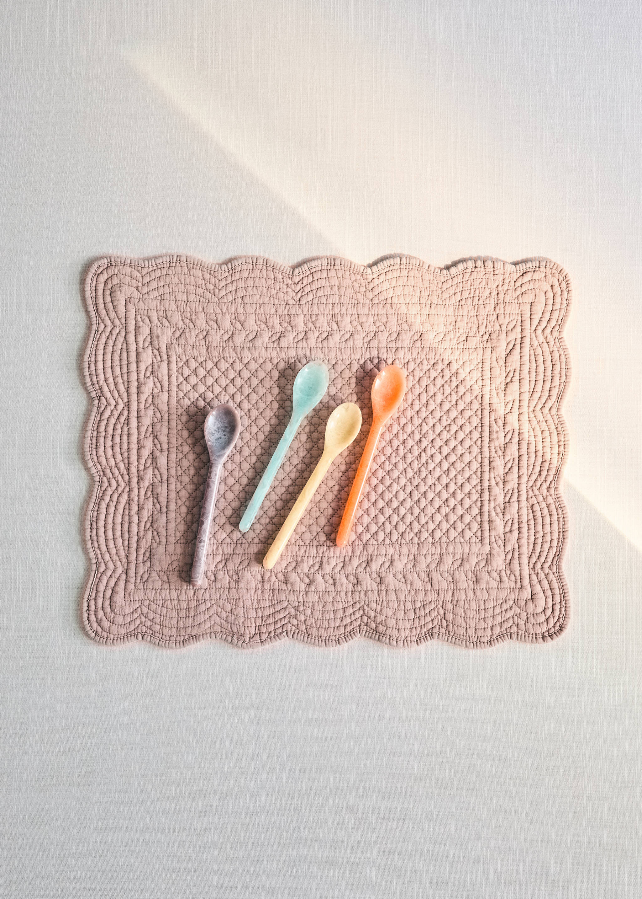 Tovaglietta trapuntata modello rettangolare effetto onde - Piano generale