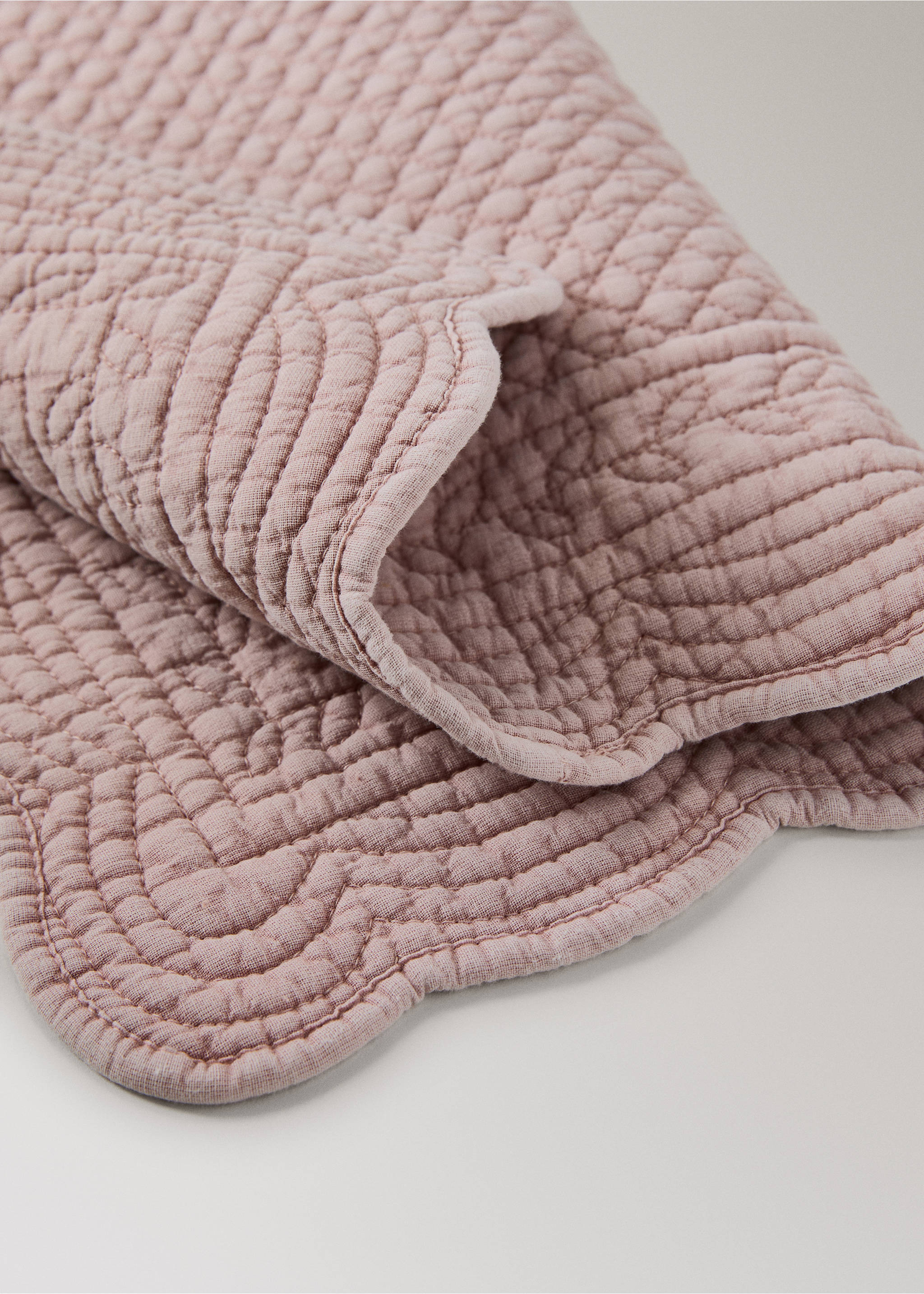 Quilted placemat with rectangular wave effect design - Details of the article 2, Pink. Ref: 27033304-00.