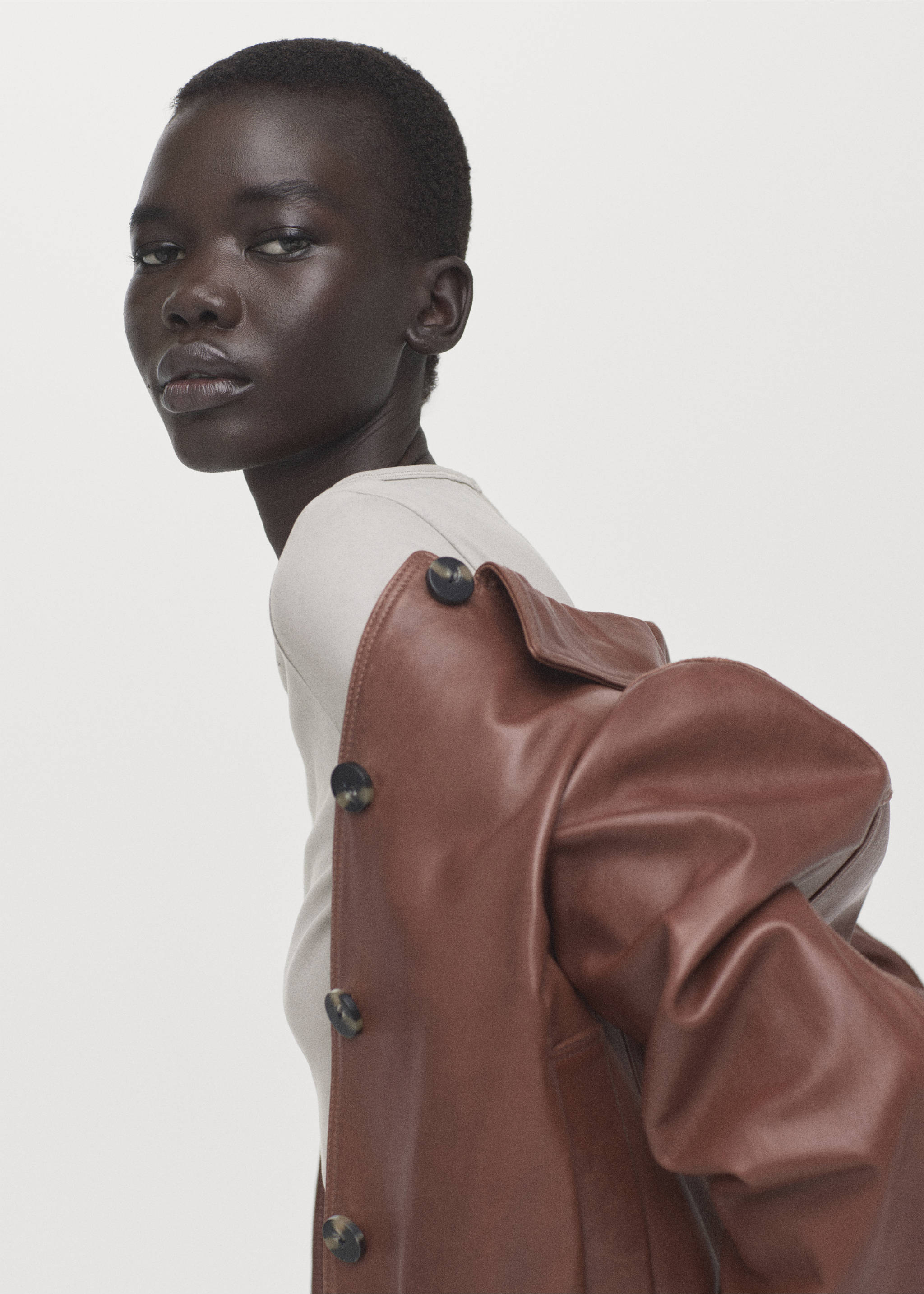 เสื้อยืดคอปาดผ้าฝ้าย - เครื่องบินขนาดกลาง, สีน้ำตาลกลาง. Ref: 27033306-00.