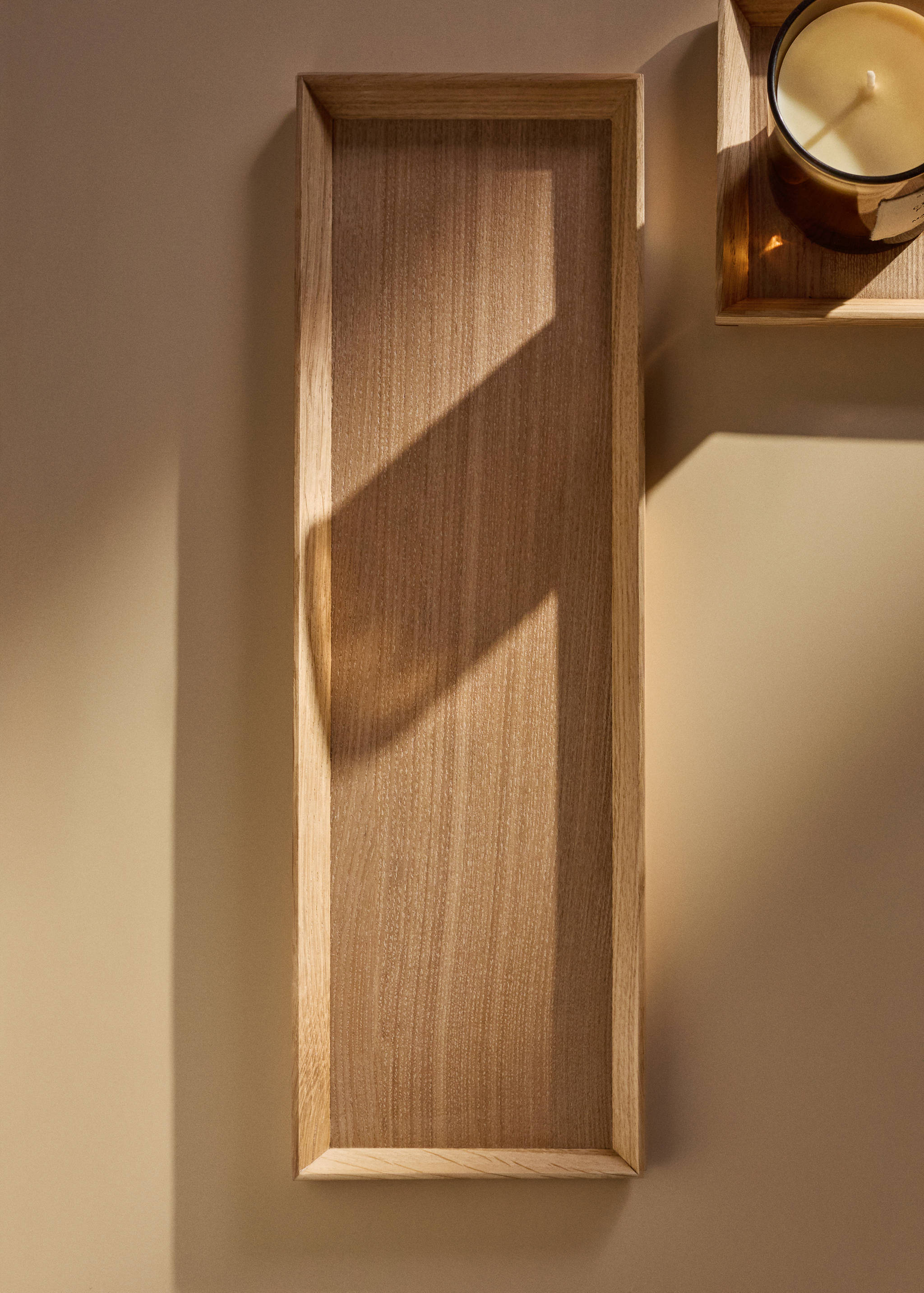 Stor rektangulär dekorationsbricka i ekträ - Allmän bild