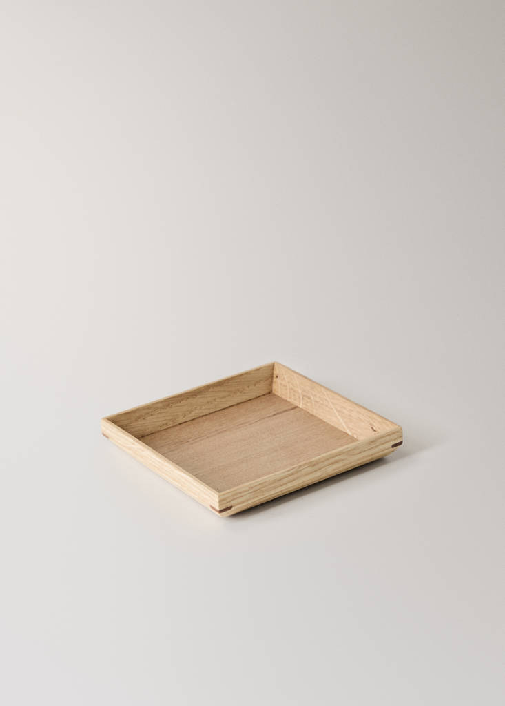 Small rectangular decorative tray in oak wood — Brown