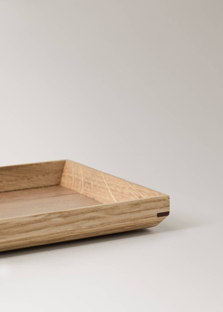 Small rectangular decorative tray in oak wood — Brown
