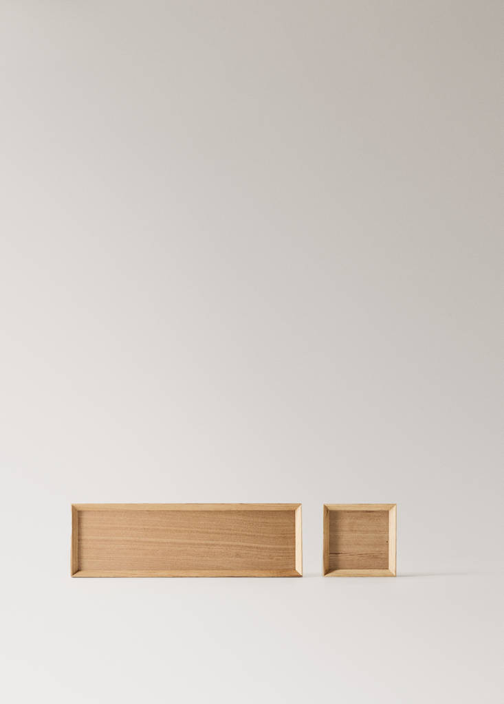Small rectangular decorative tray in oak wood — Brown