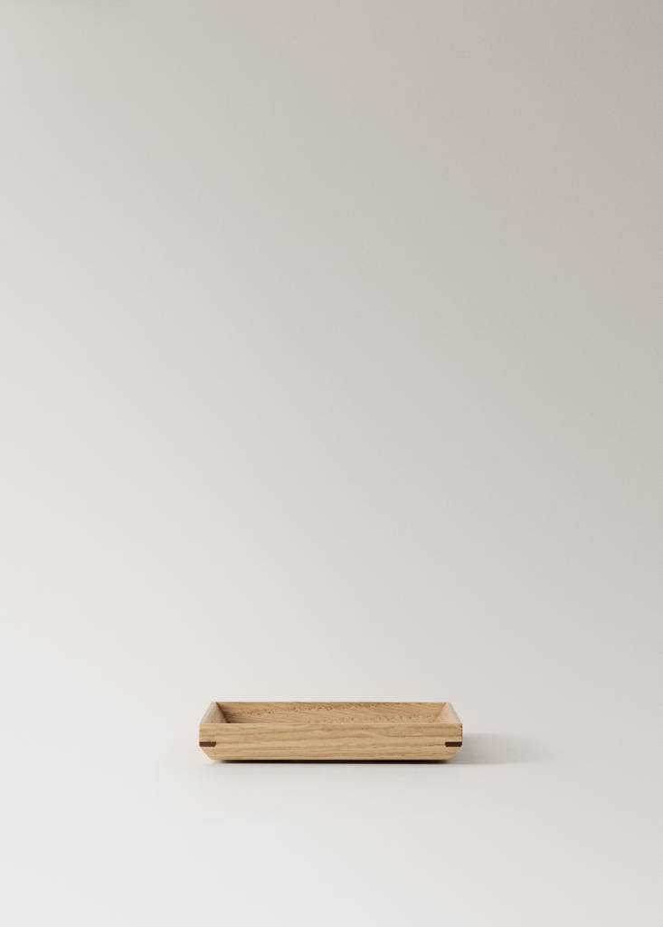 Small rectangular decorative tray in oak wood — Brown