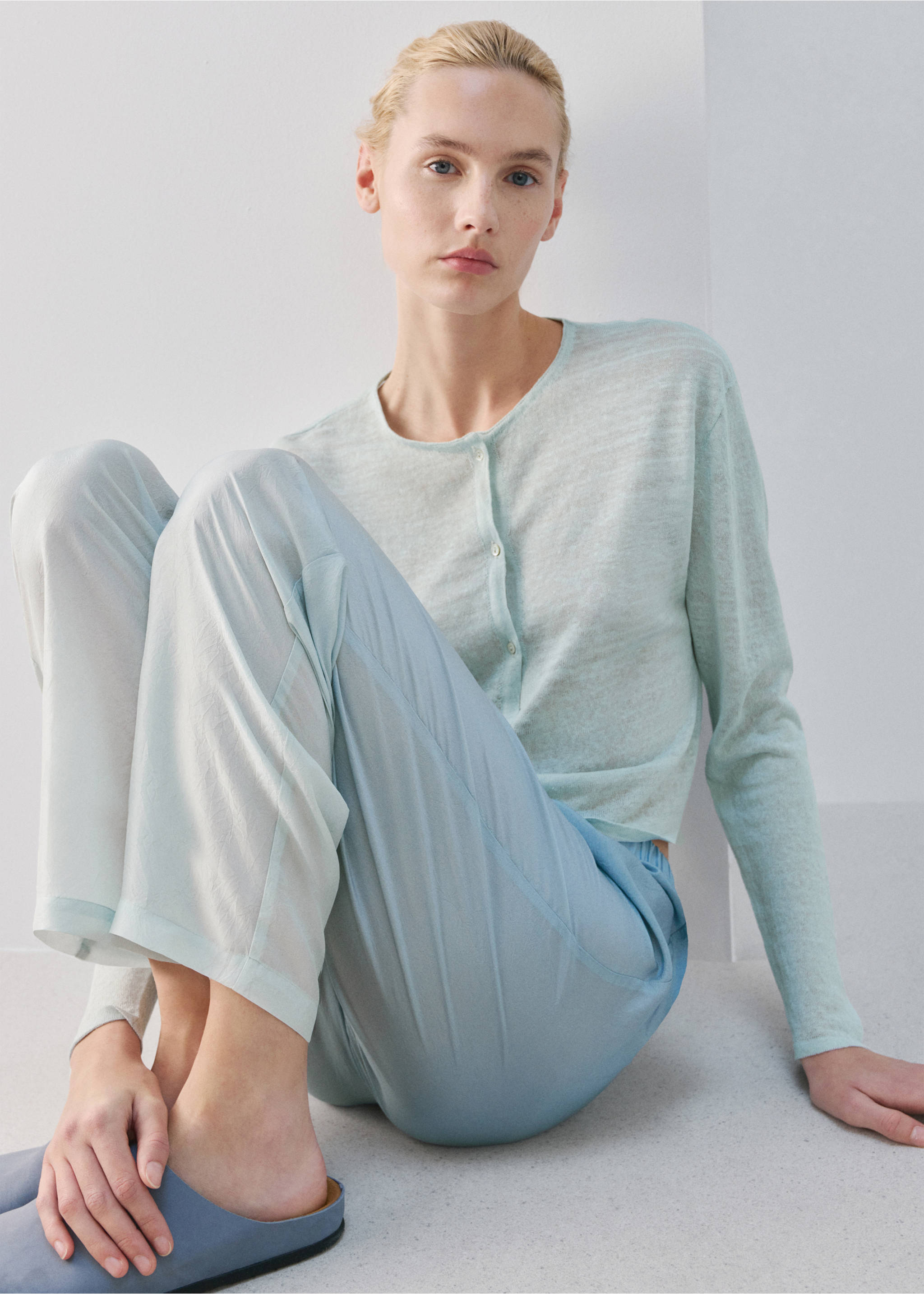 Fine knit linen cardigan - Medium plane, Blue. Ref: 27033315-00.