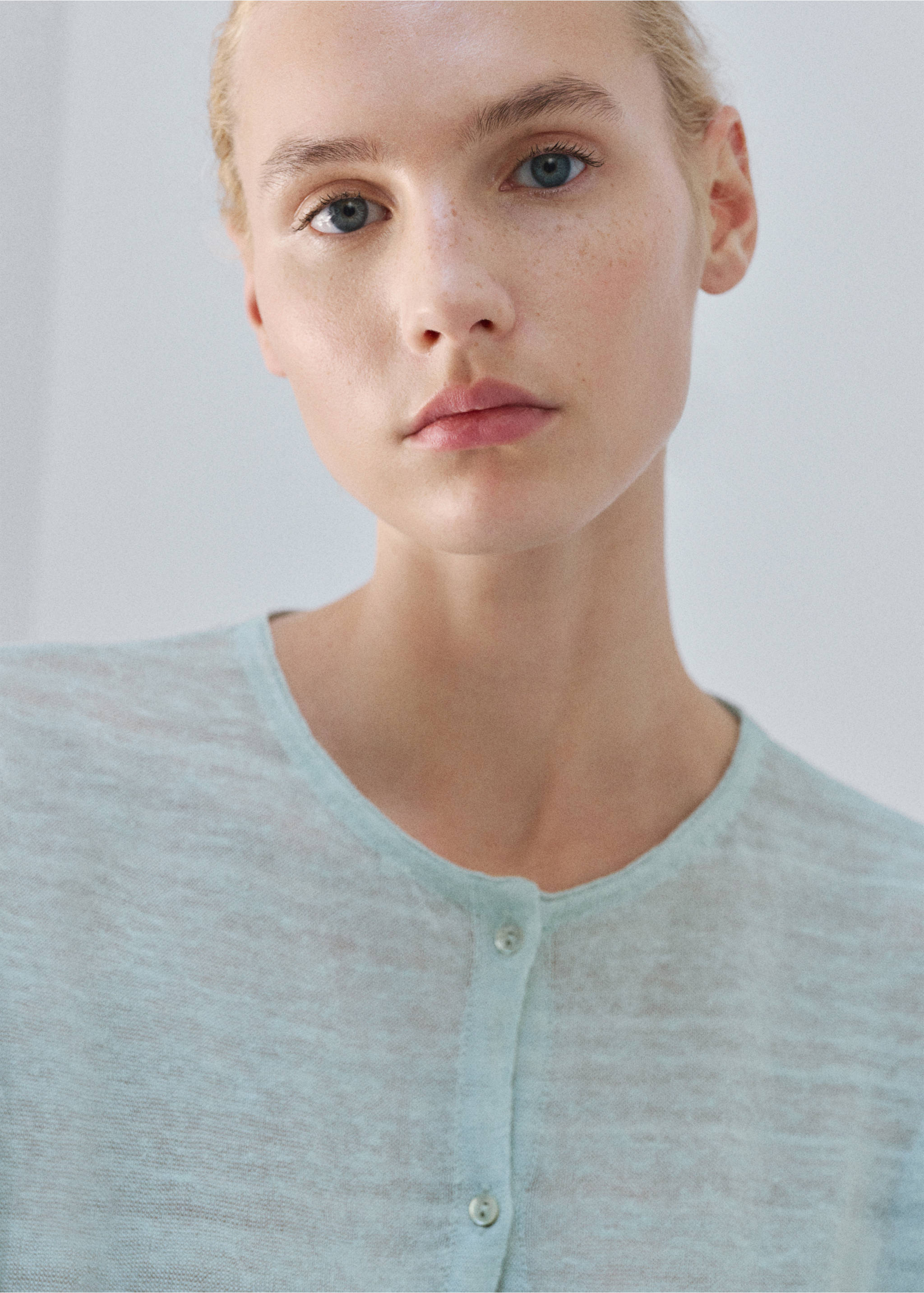 Fine knit linen cardigan - Details of the article 1, Blue. Ref: 27033315-00.