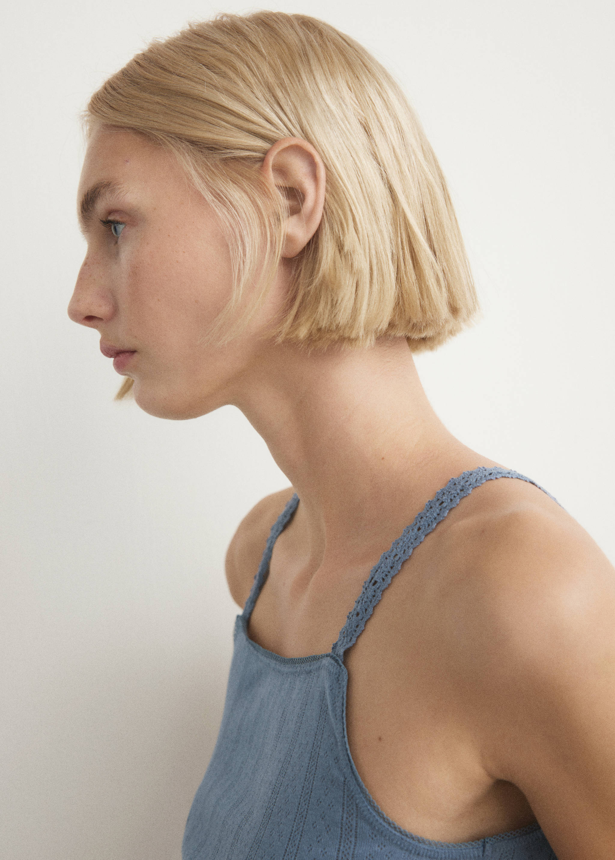 T-shirt de pyjama avec bretelles en coton ajouré - Détail de l'article 6