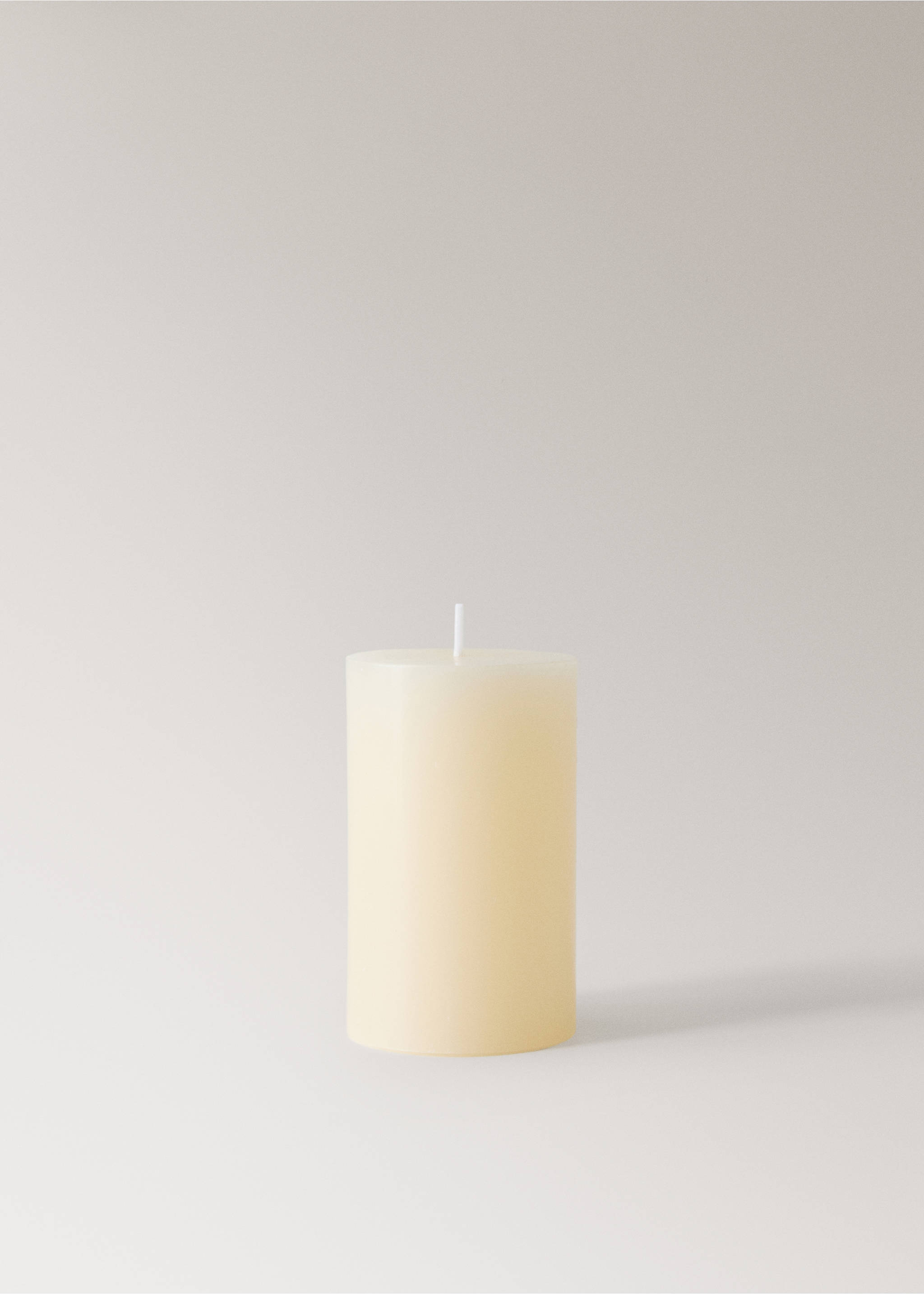 Bougie décorative cylindrique petite - Article sans modèle, Blanc cassé. Ref: 27033339-00.