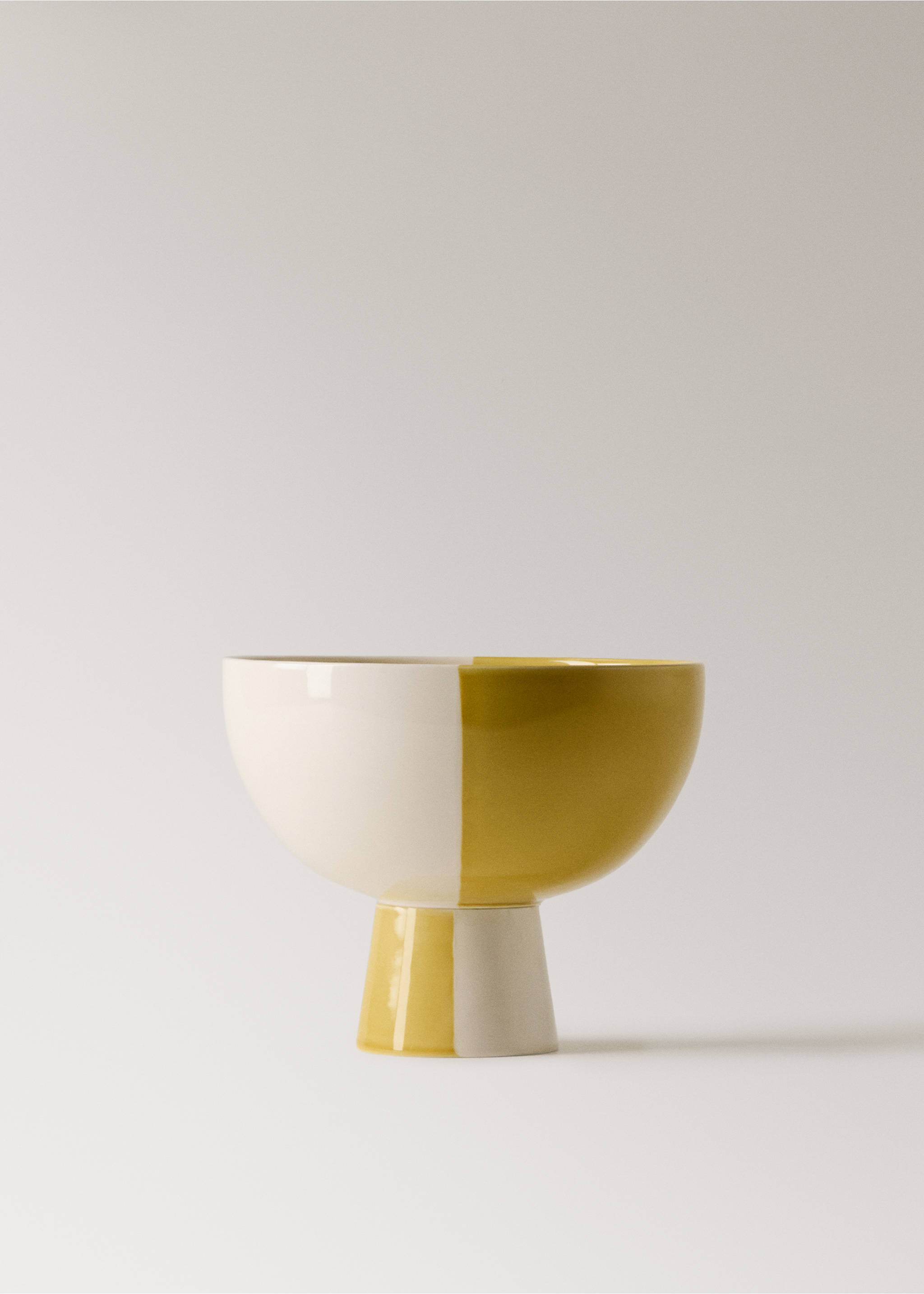 Grand bol en céramique bicolore - Article sans modèle, Jaune. Ref: 27033345-00.