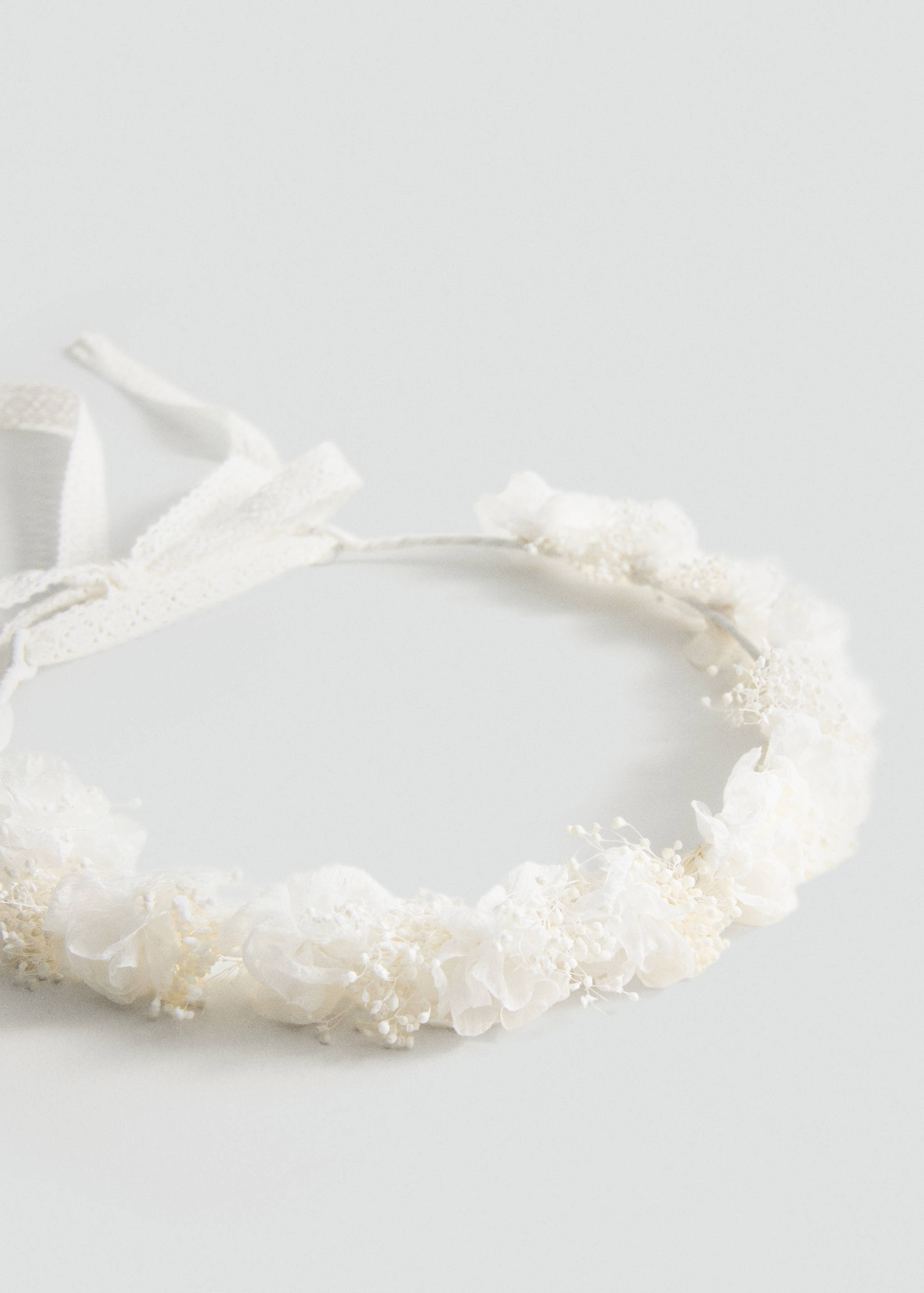 Serre-tête de fleurs en couleurs mélangées - Plan moyen