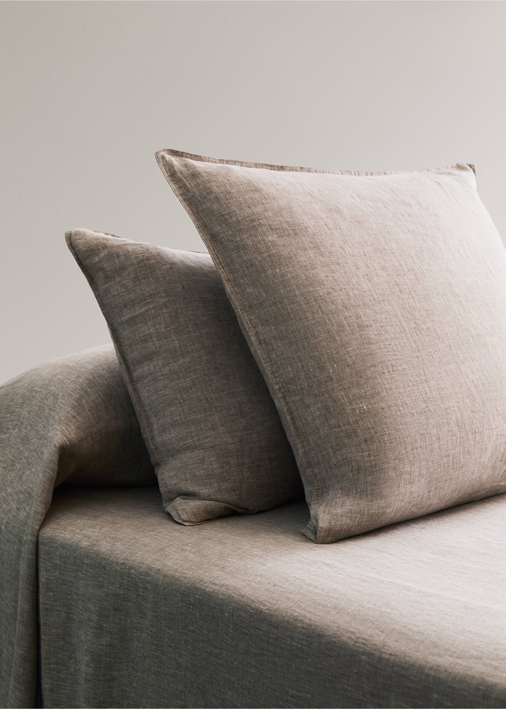 Linen yarn-dyed pillowcase 50x75 cm - General plane, Tobacco Brown. Ref: 27033737-00.