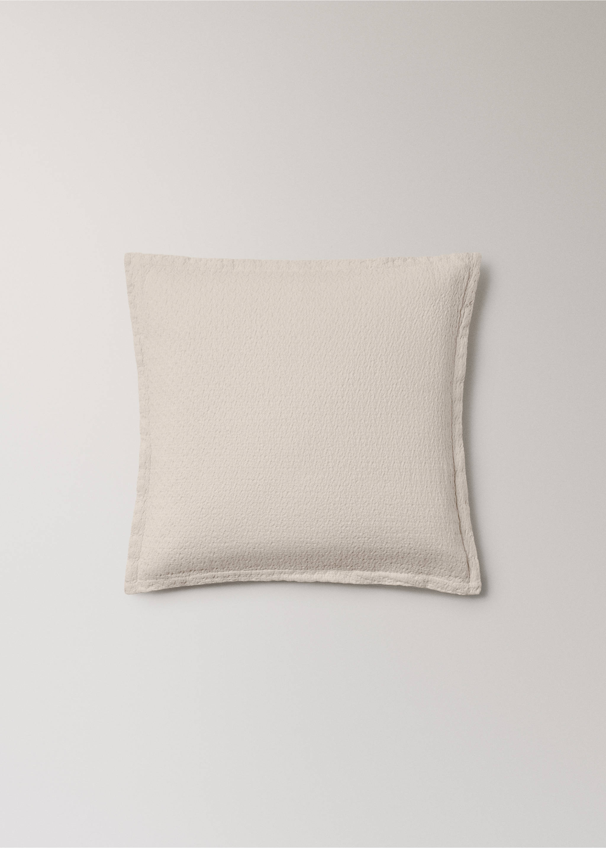 Cotton bed cushion cover with fine texture garment dye 50x50 cm - Article without model, Vanilla. Ref: 27033743-00.