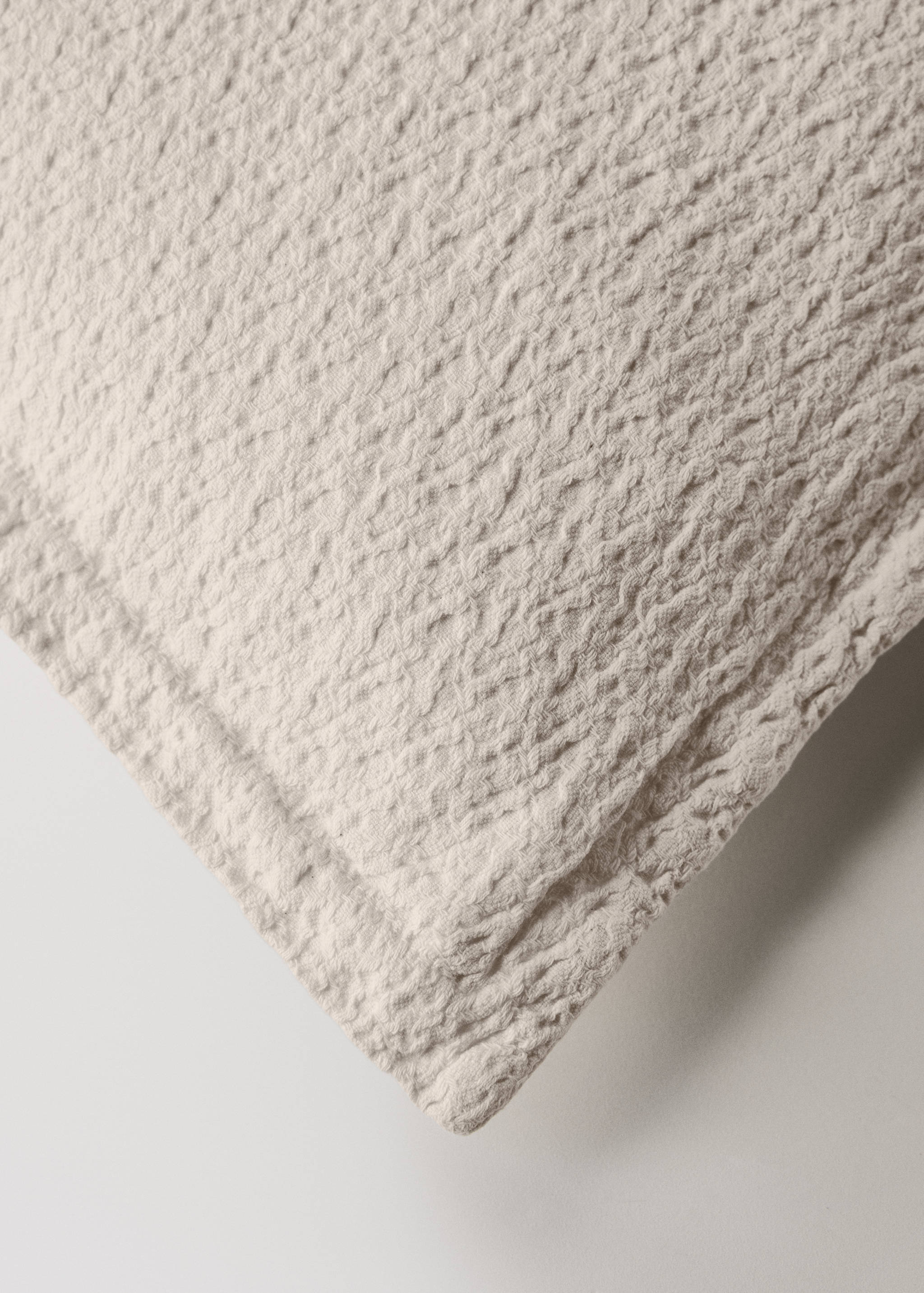 Cotton bed cushion cover with fine texture garment dye 50x50 cm - Details of the article 1