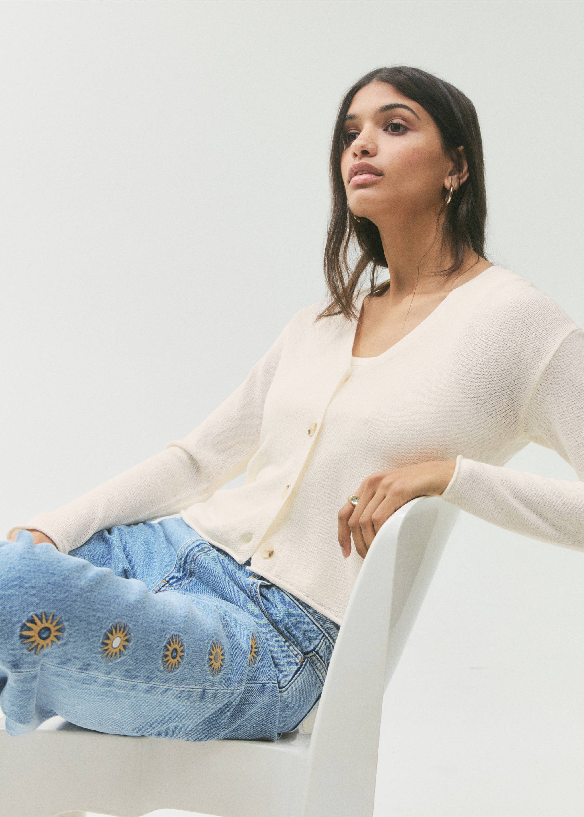 Кардиган из тонкого трикотажа - Средний план, Экрю. Ref: 27034049-00.