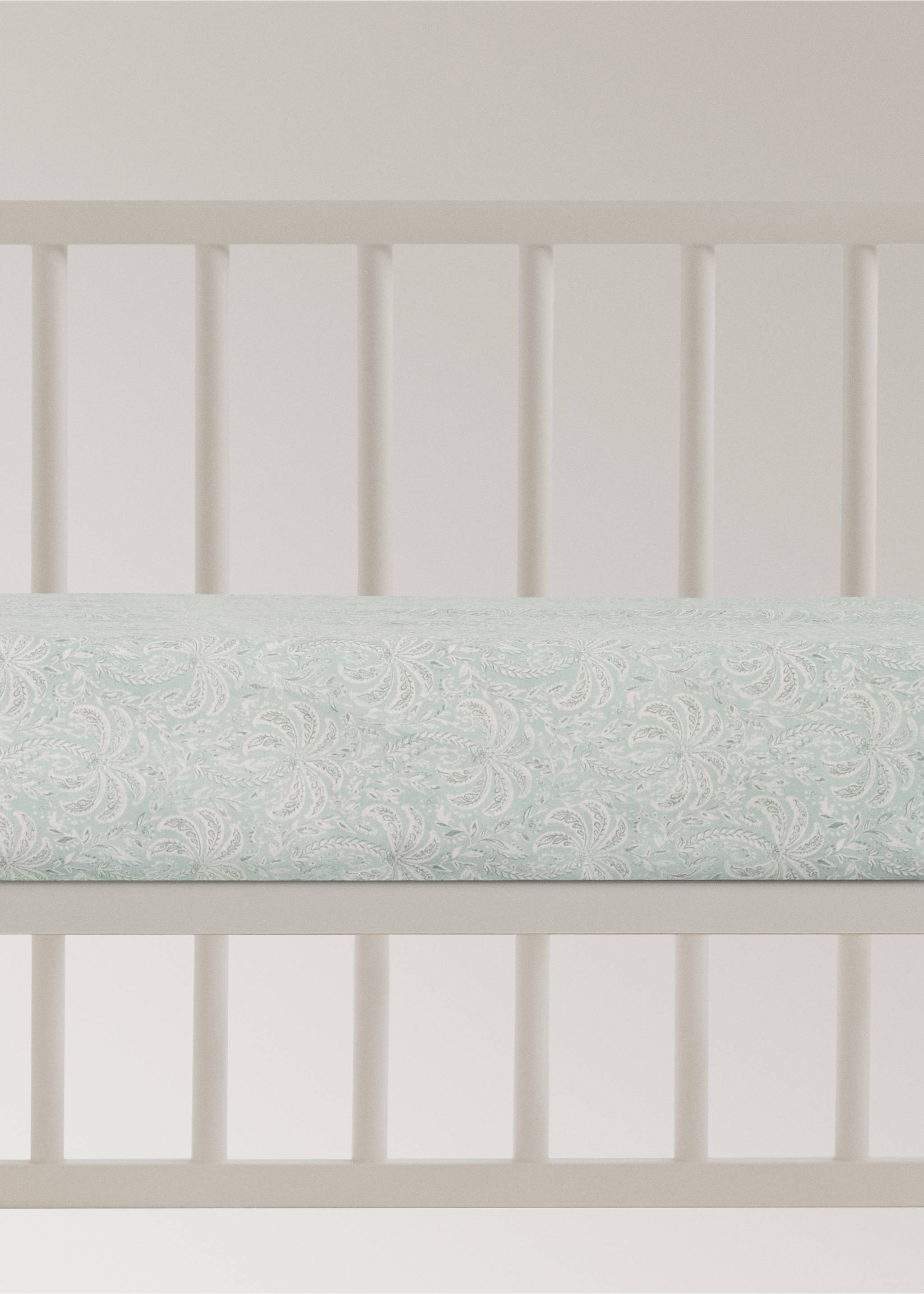 Cot bed fitted sheet in percale cotton with palm tree design - Article without model, Pastel Green. Ref: 27034065-00.