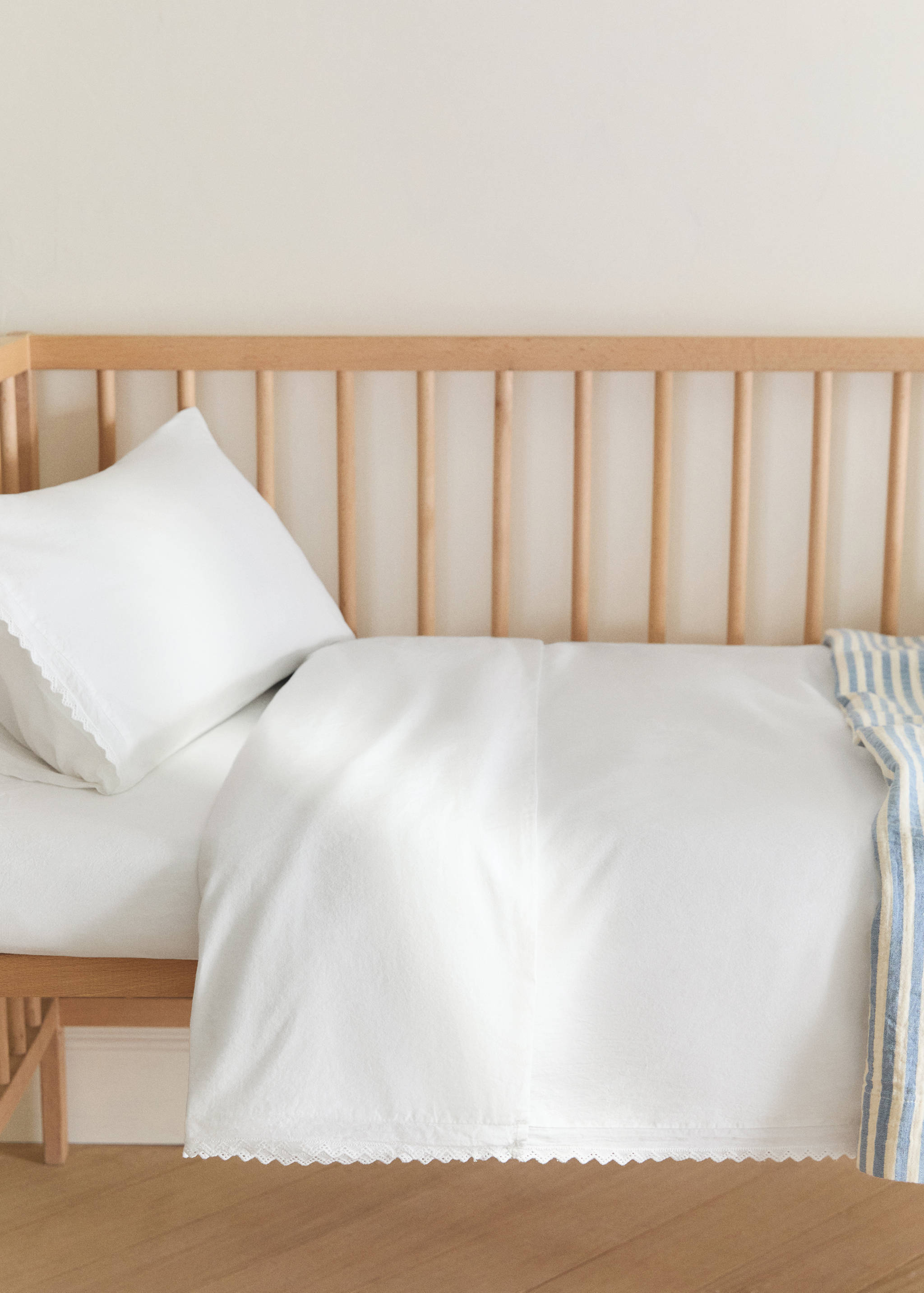 Percale garment-washed cot duvet cover - General plane