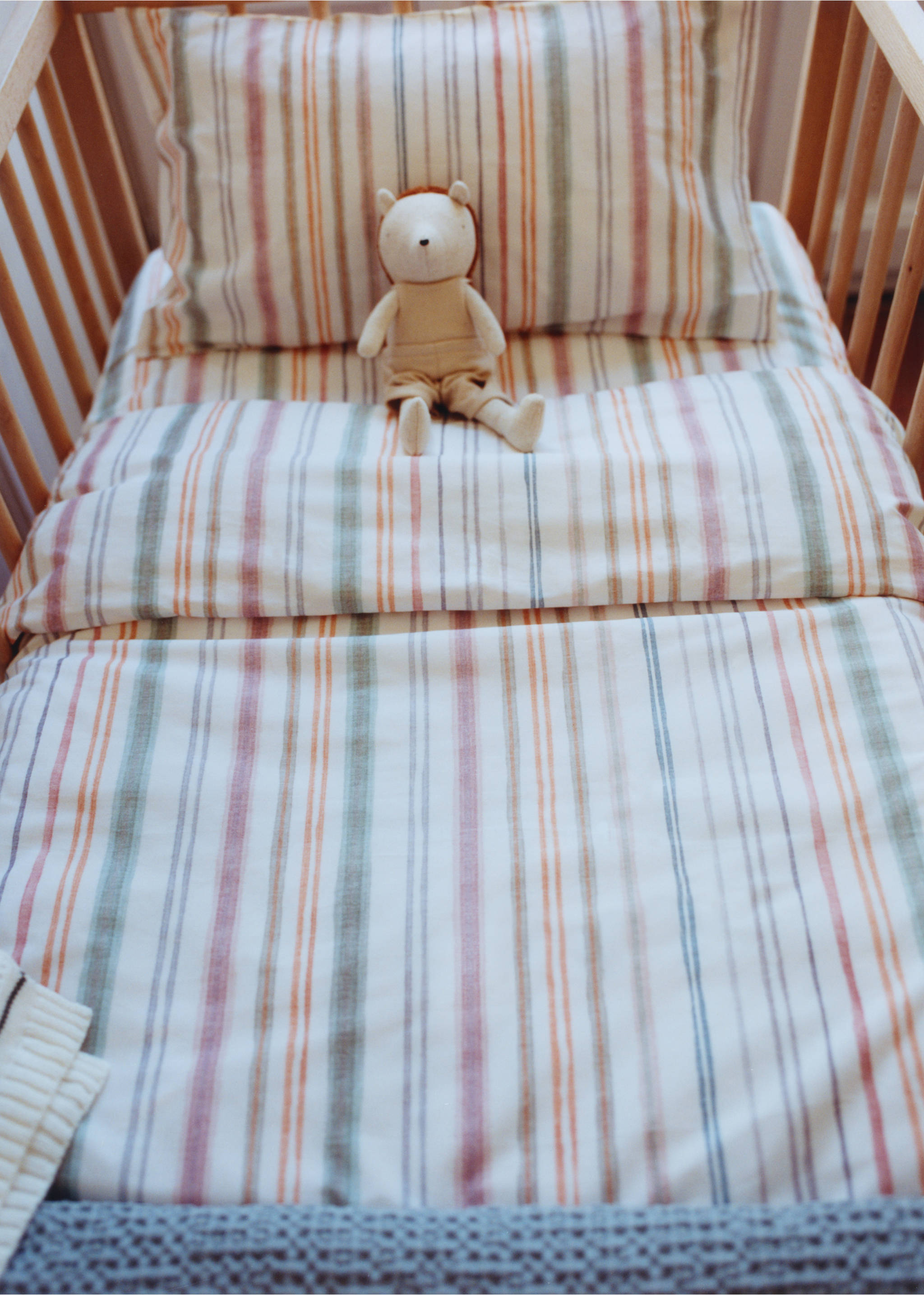 Gestreept katoenen dekbedovertrek voor wieg - Detail van het artikel 6, Groen. Ref: 27034068-00.