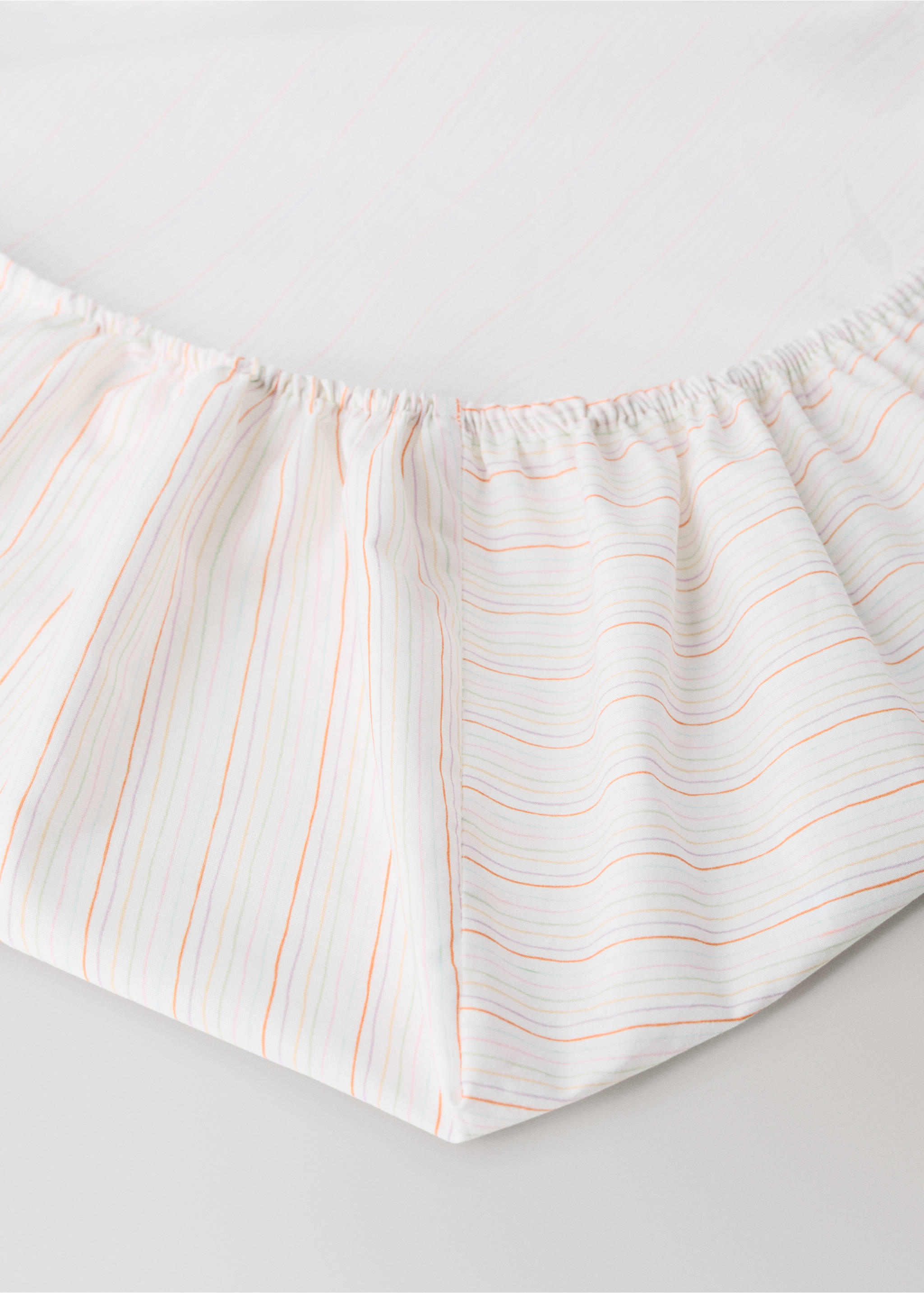 Cot bed fitted sheet in fine stripe percale cotton - Details of the article 1, Pink. Ref: 27034070-00.