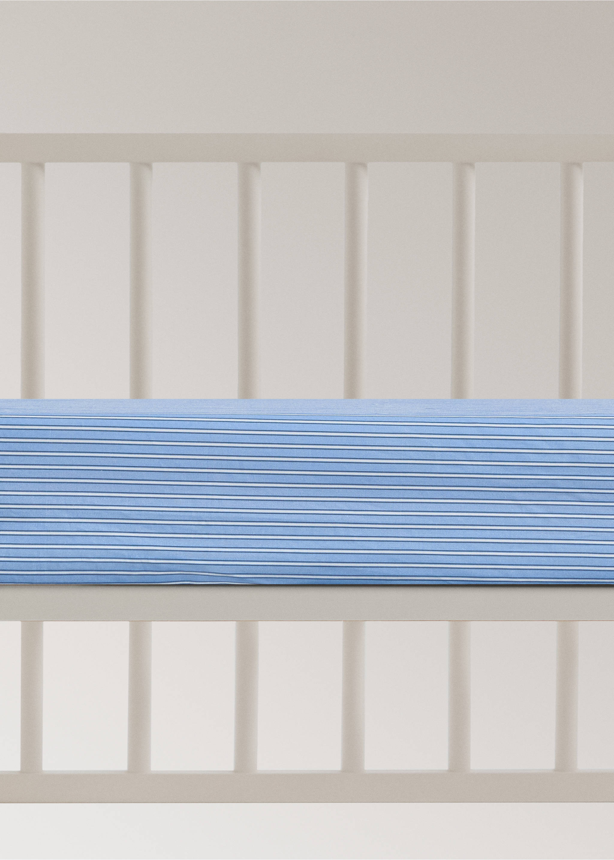 Cot bed fitted sheet in bicolour striped percale - Article without model, Blue. Ref: 27034073-00.