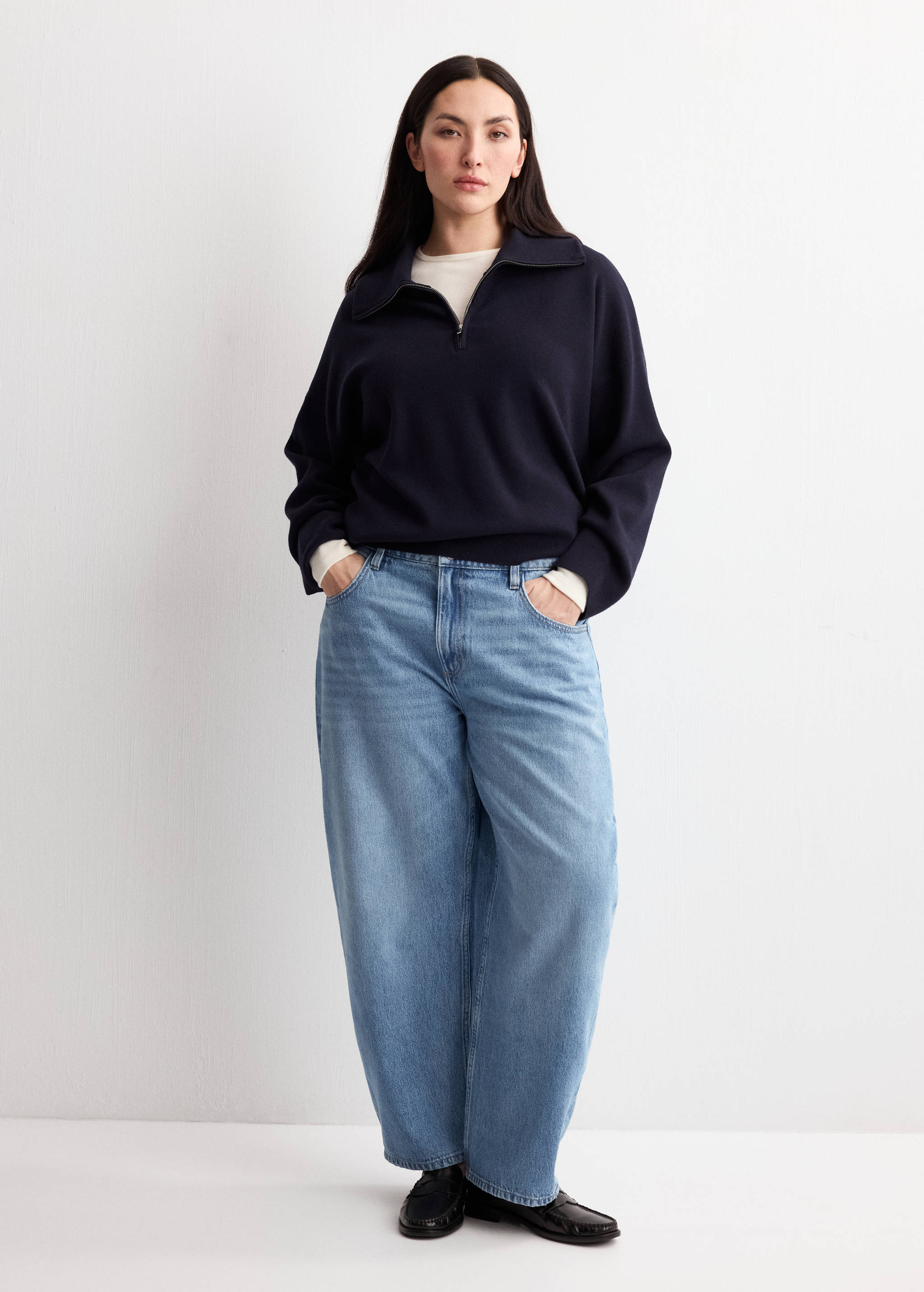 High-waisted barrel jeans - Details of the article 3