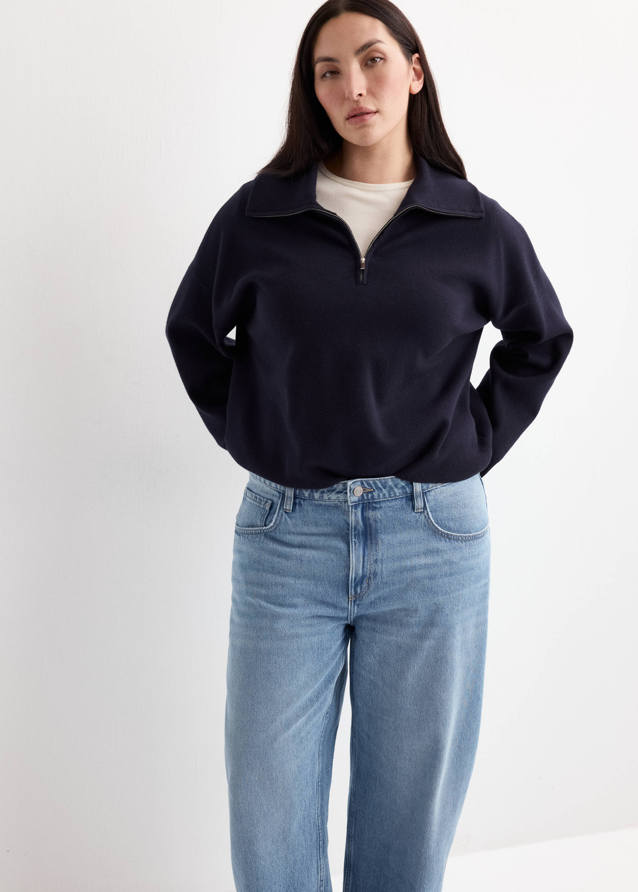 High-waisted barrel jeans - Details of the article 5