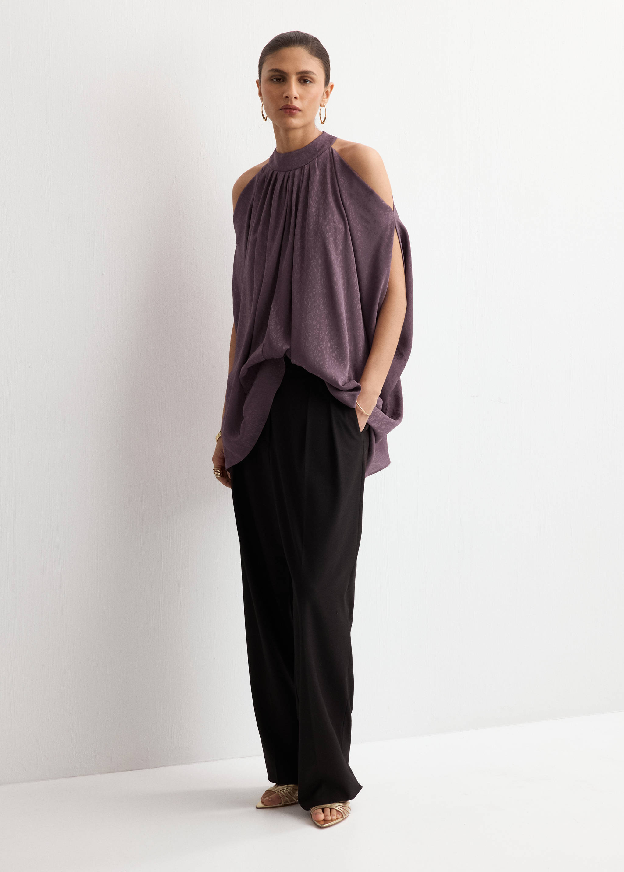 Off-shoulder top - General plane