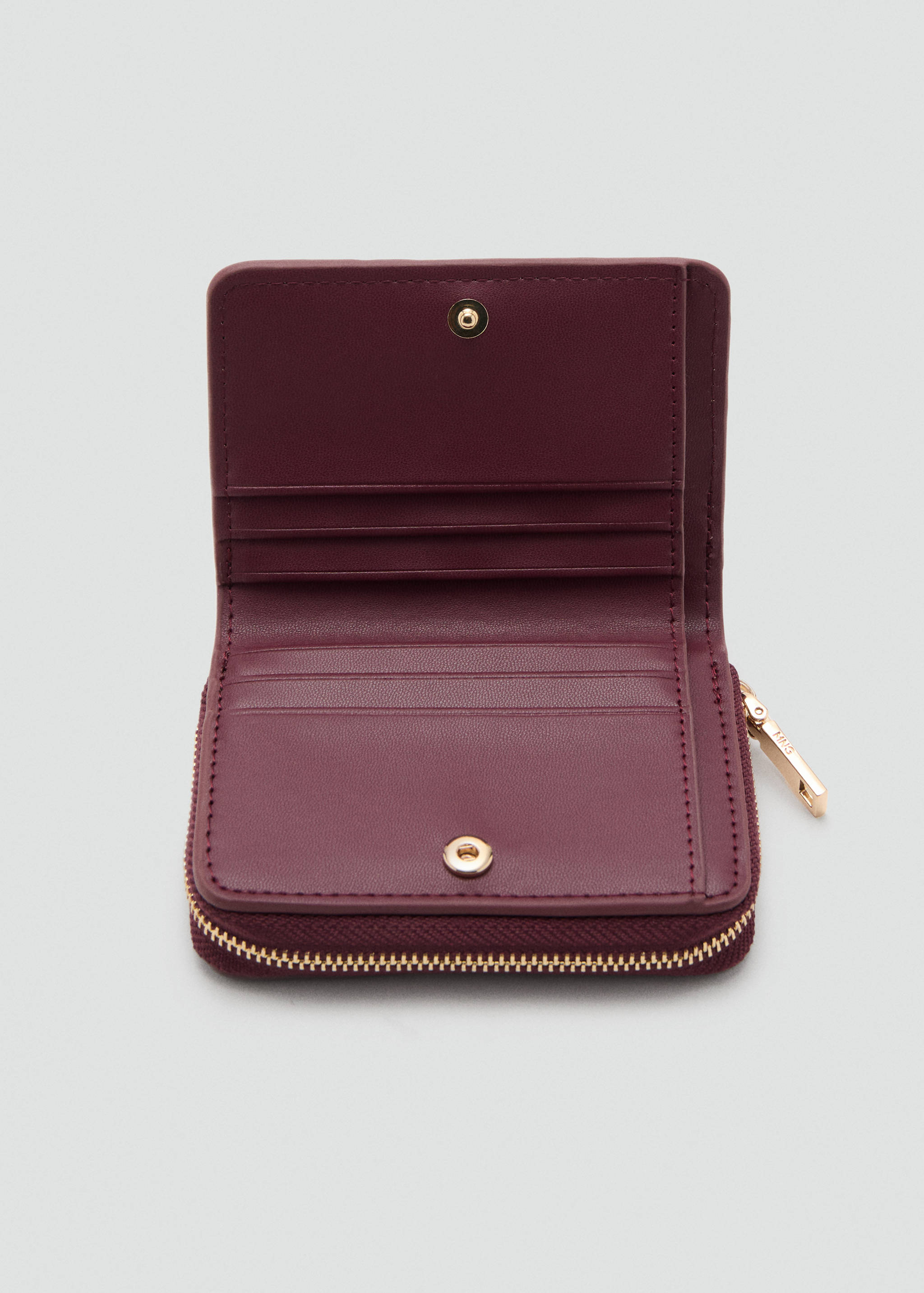 Medium glossy croc wallet - Details of the article 1