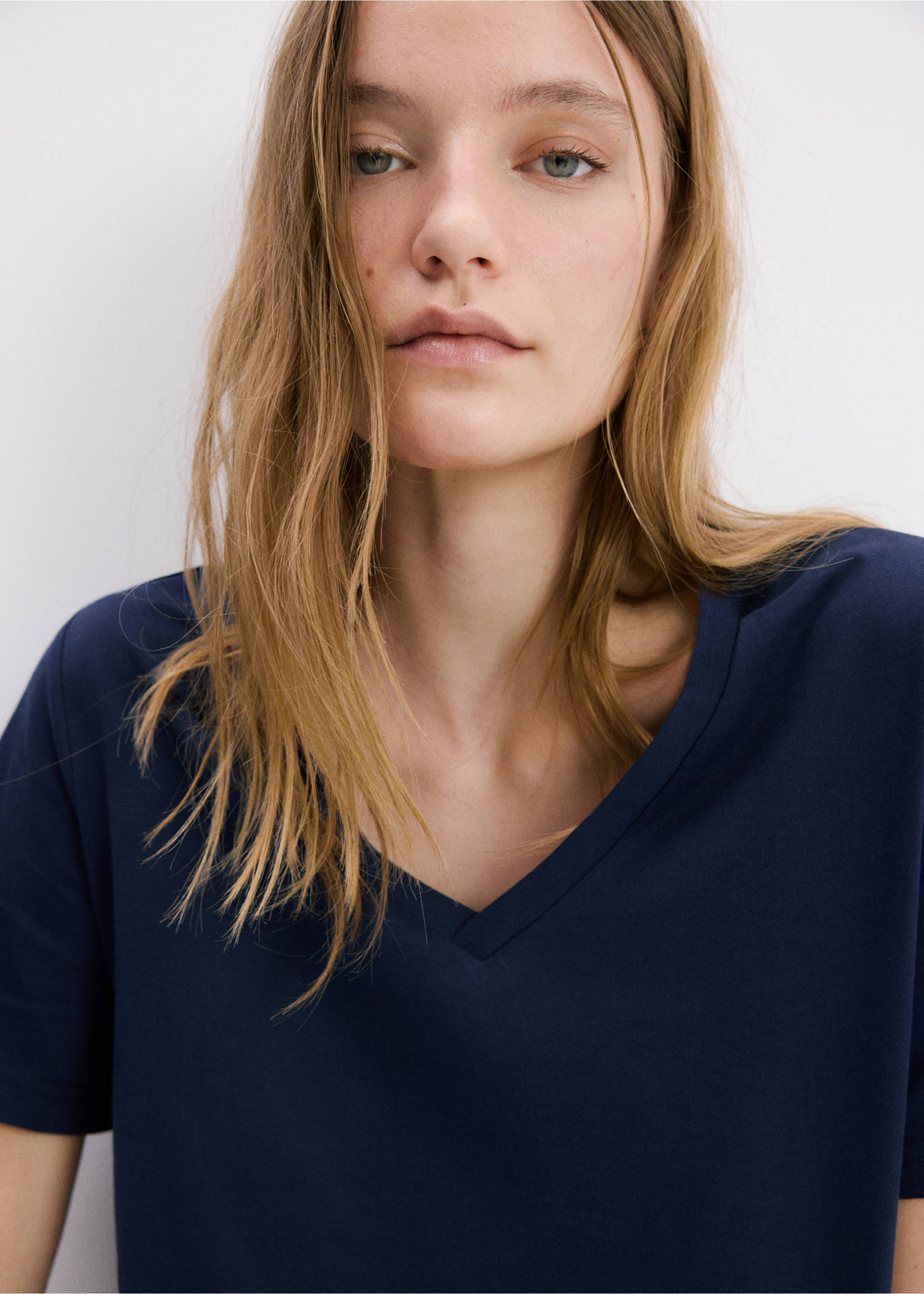 V-neck cotton T-shirt - Details of the article 1, Navy. Ref: 27034091-00.