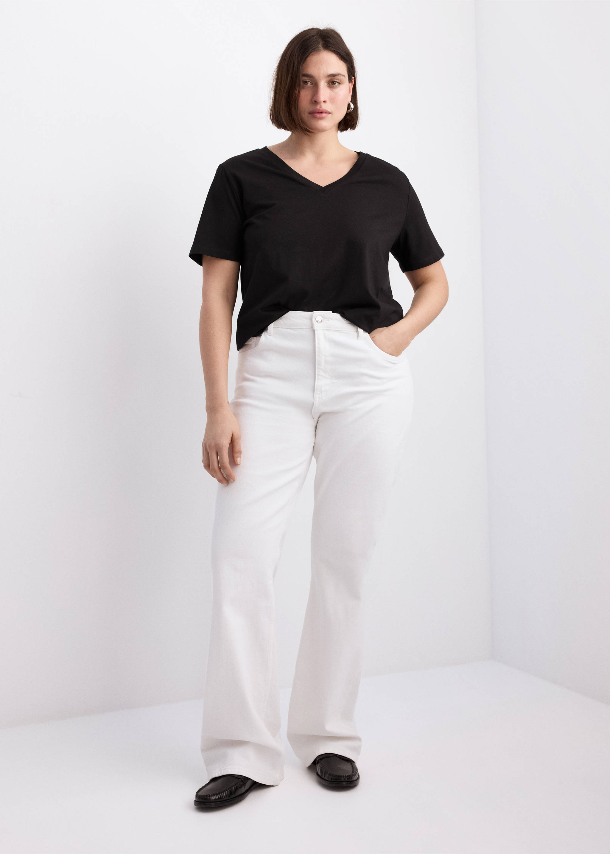 V-neck cotton T-shirt - Details of the article 3, Black. Ref: 27034091-00.