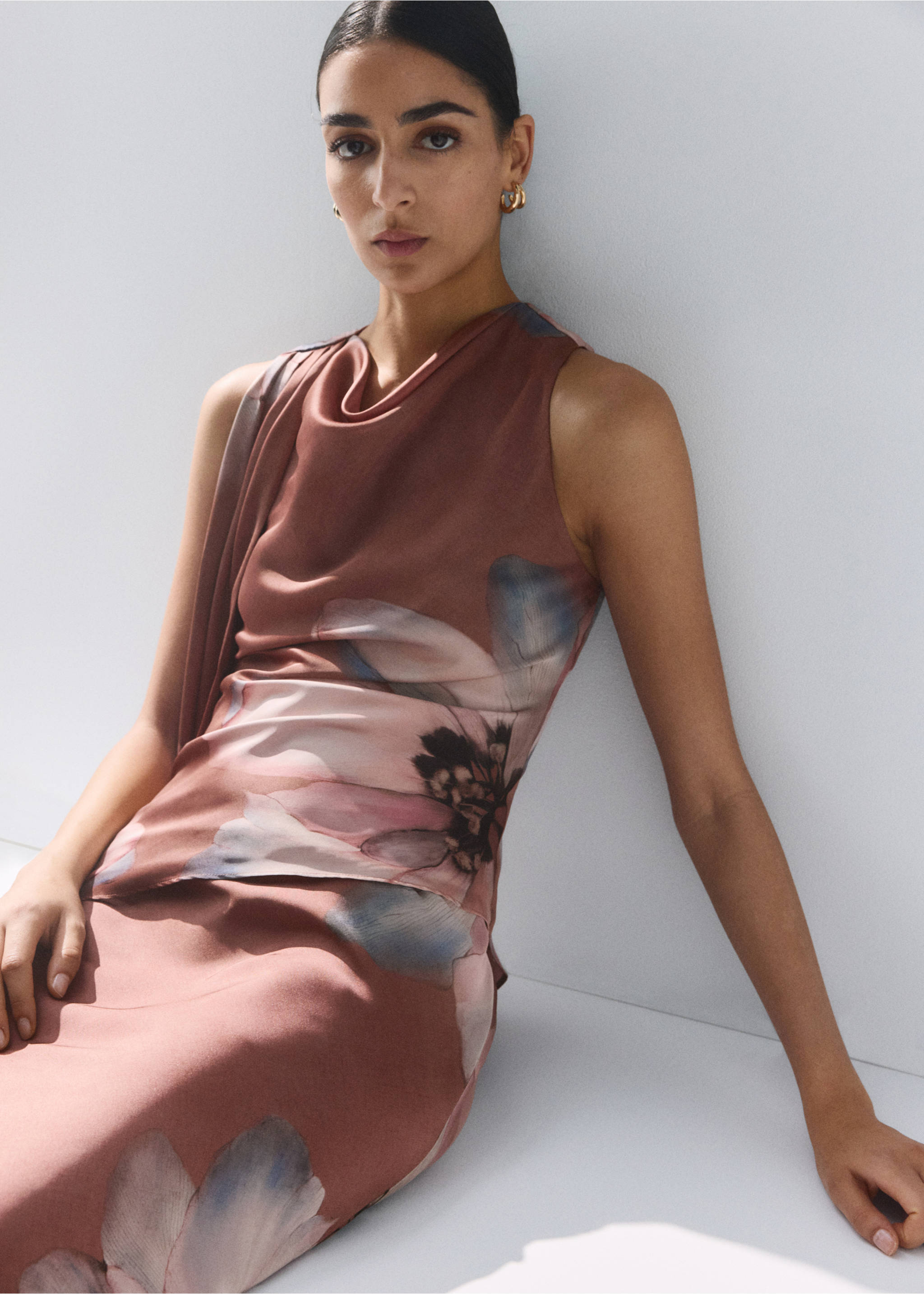 Blusa flores cuello fruncido - Plano medio, Rosa pastel. Ref: 27034096-00.