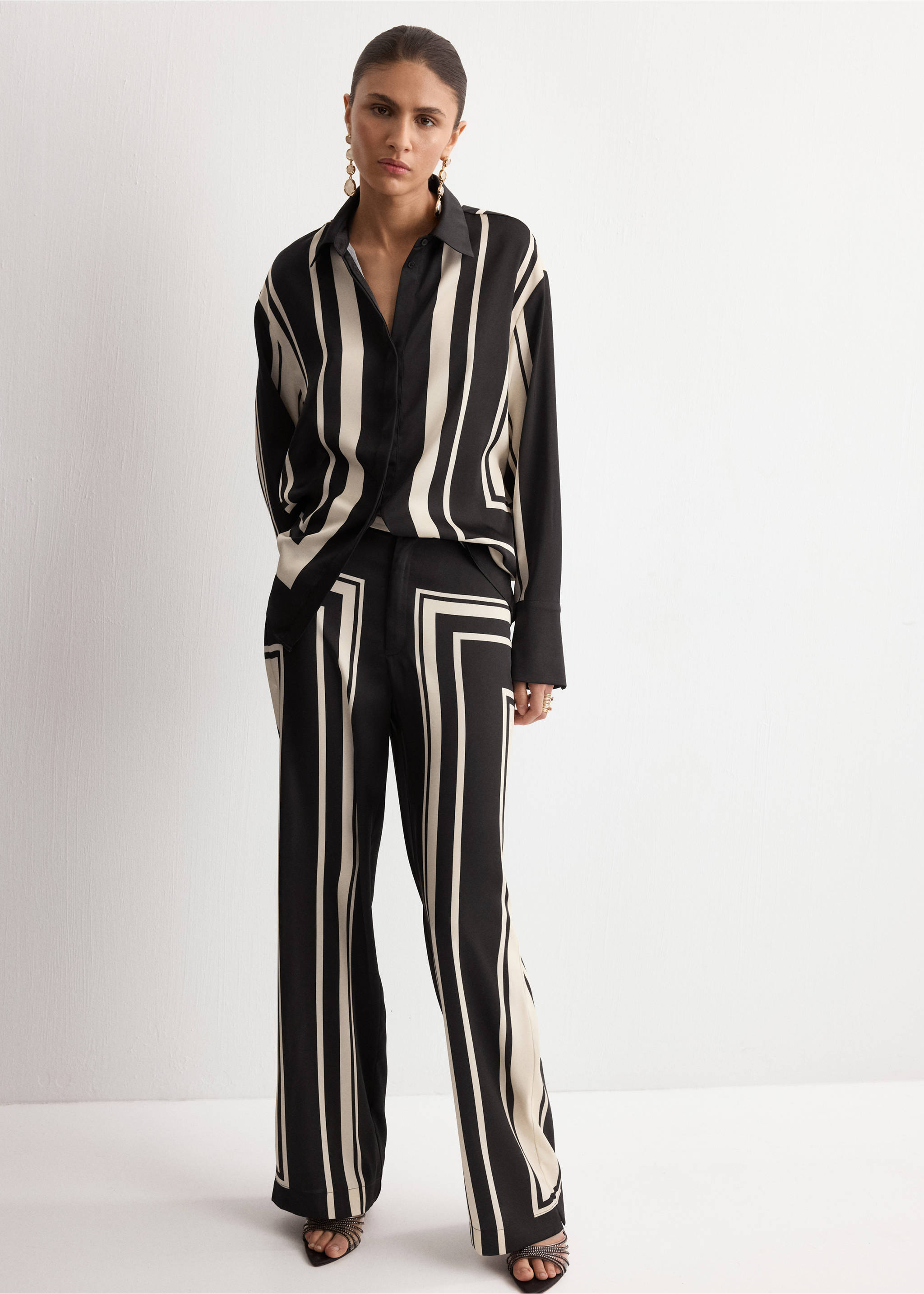 Satin printed trousers - General plane, Black. Ref: 27034097-00.