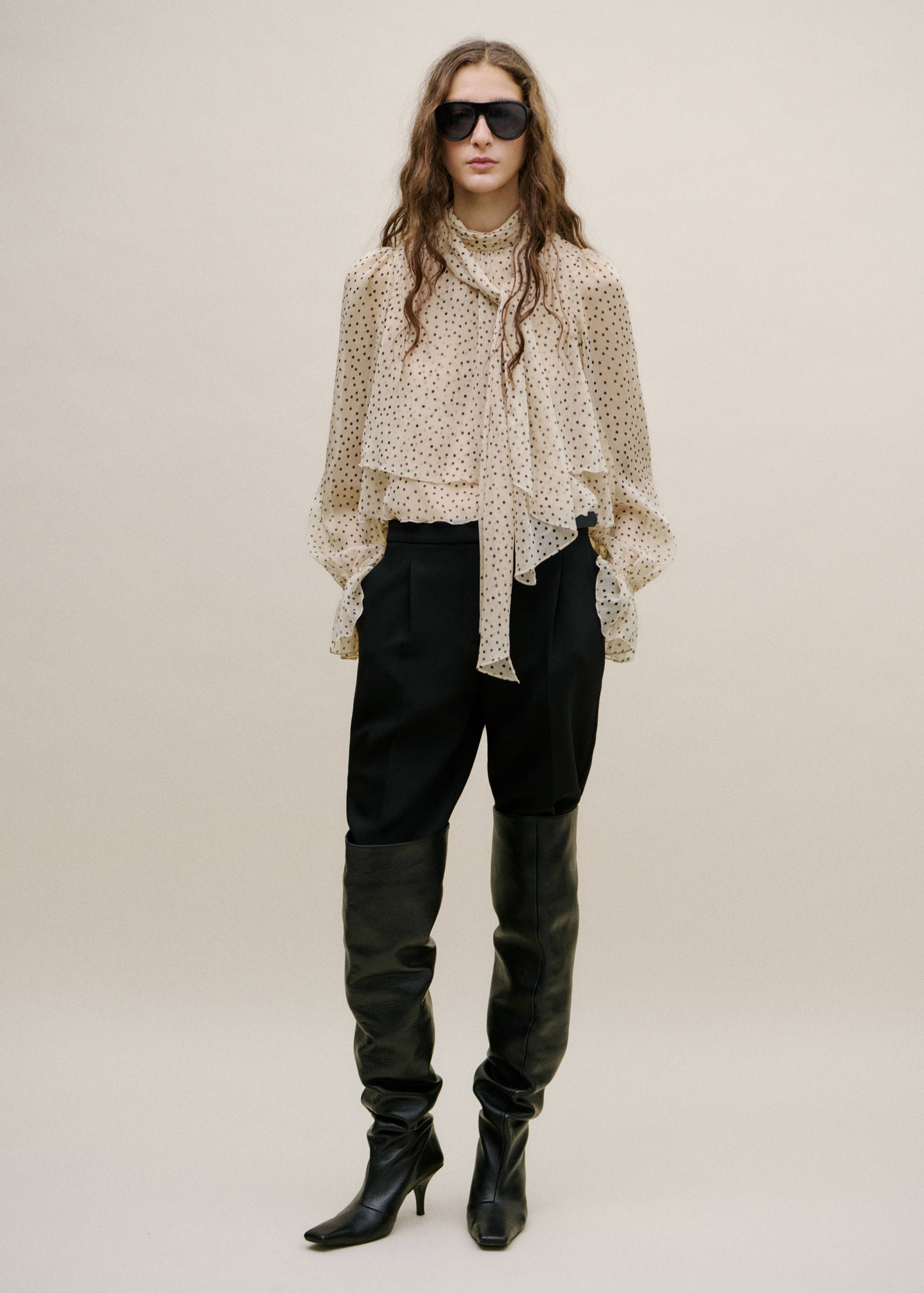 Bow polka-dot blouse - General plane