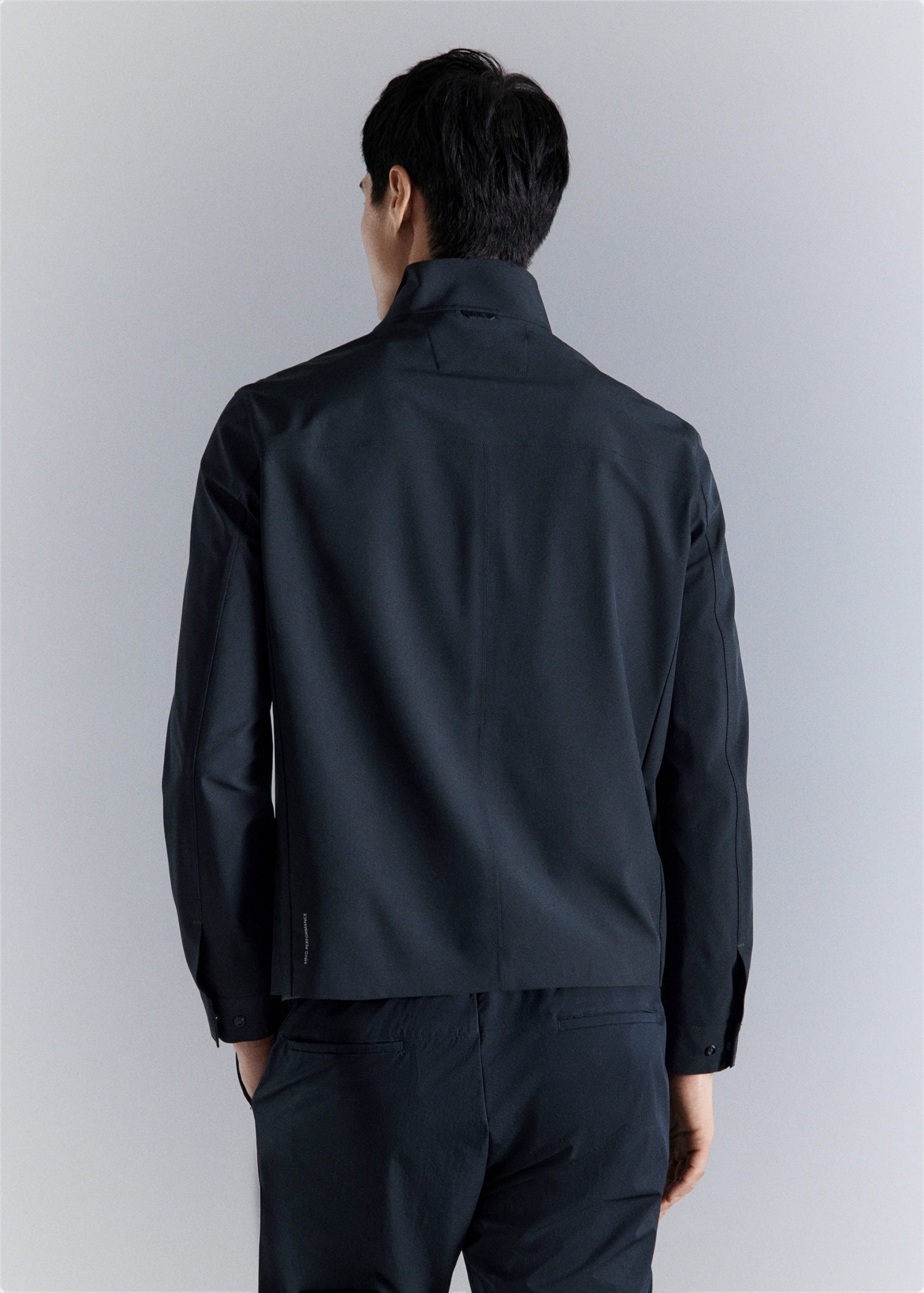 Куртка из водоотталкивающей ткани с карманами - Обратная сторона изделия