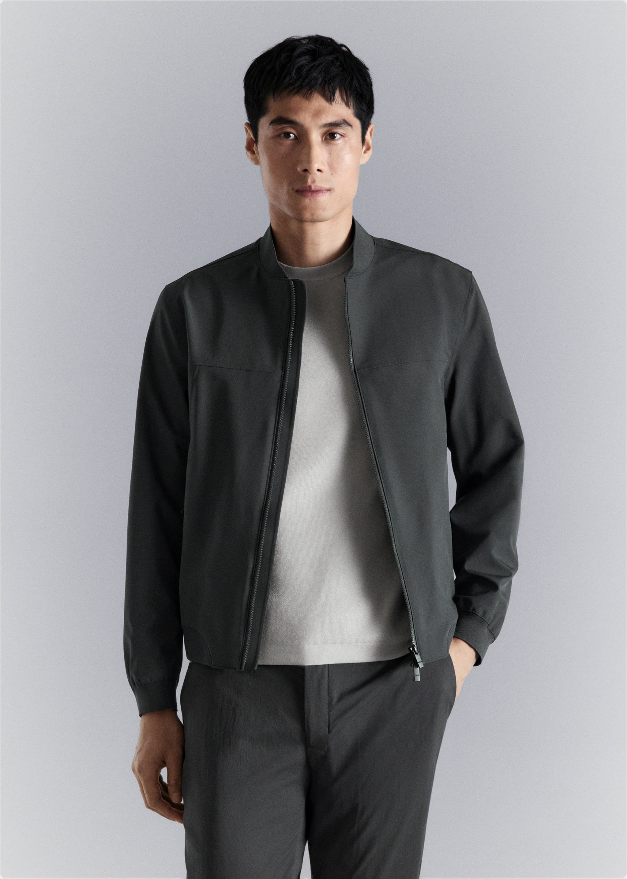 Chaqueta bomber water-repellent - Plano medio, Gris oscuro. Ref: 27034408-00.