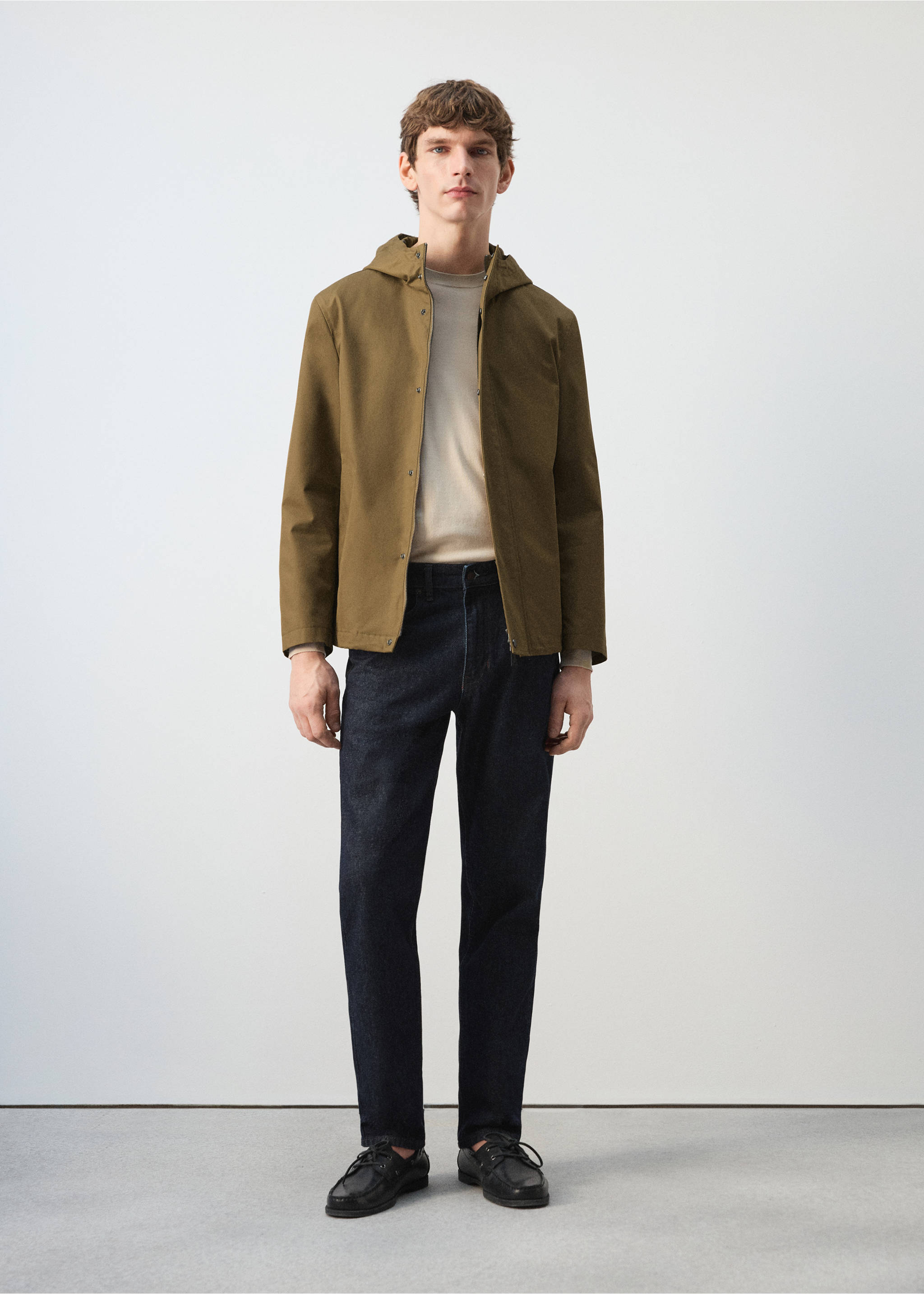 Парка из водоотталкивающей ткани с карманами - Общий план, Охра. Ref: 27034410-00.