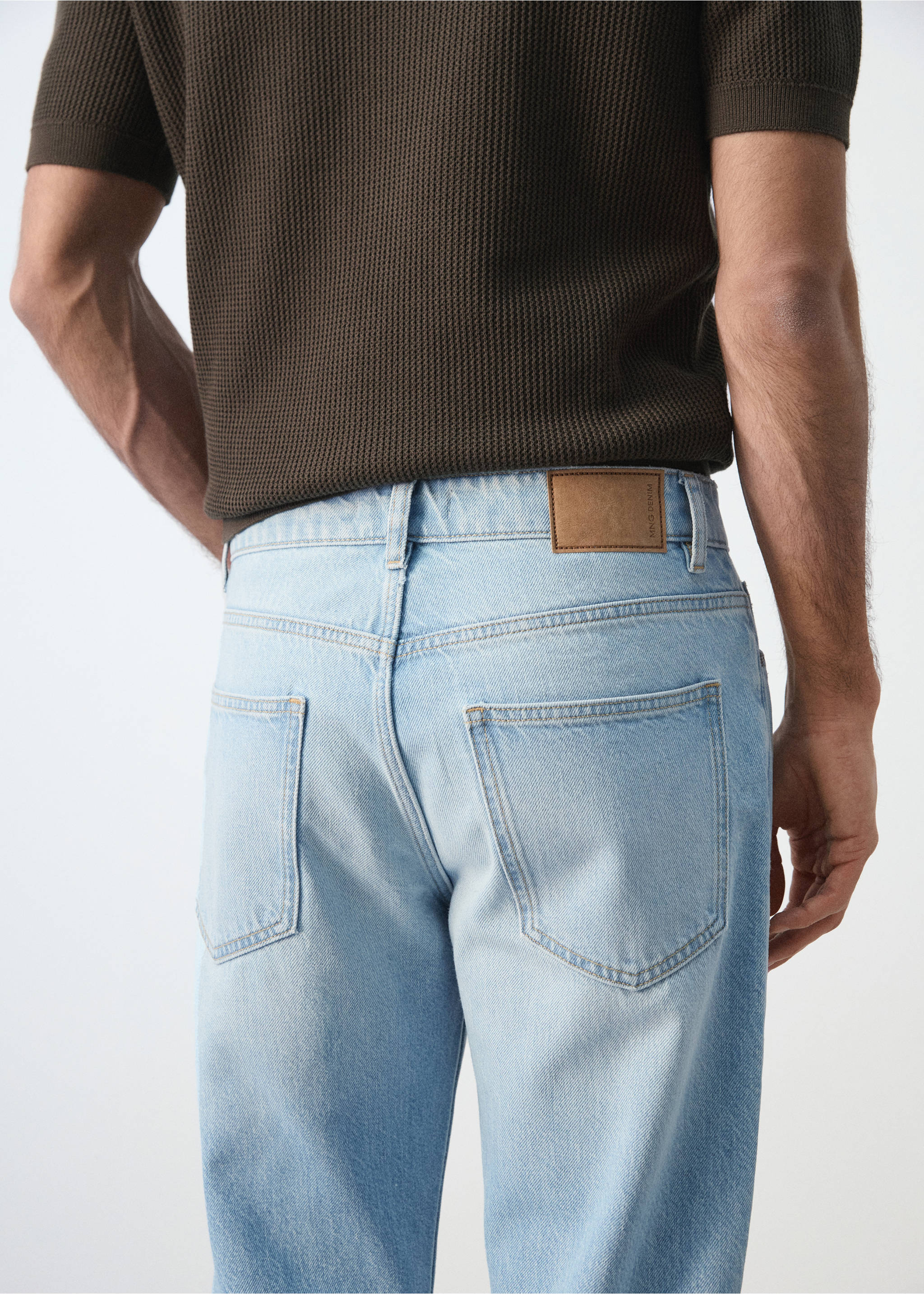 Sammy cropped carrot-fit jeans - Details of the article 6, Light Blue. Ref: 27034427-00.