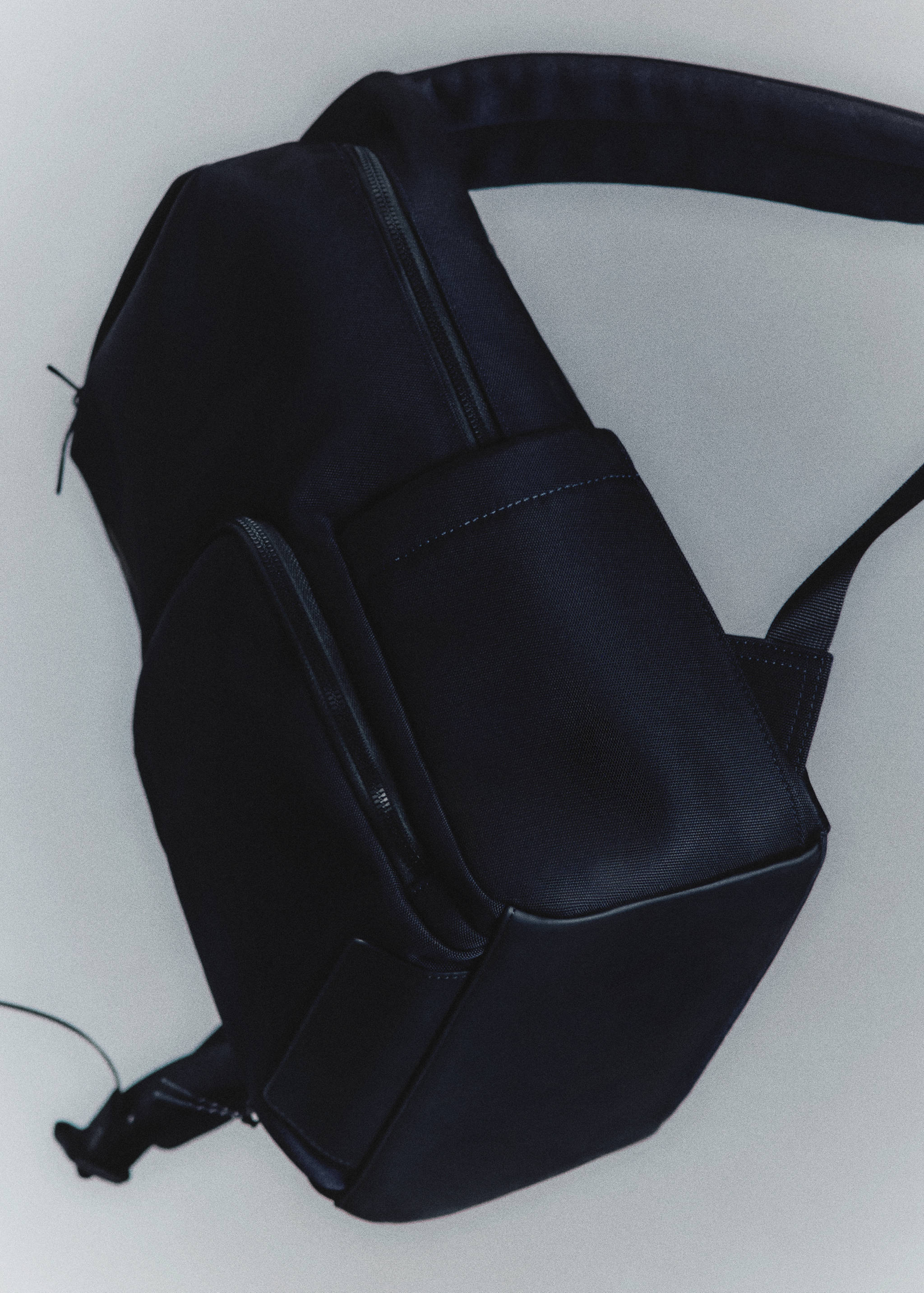 Многофункциональный водоотталкивающий рюкзак с карманами - Общий план