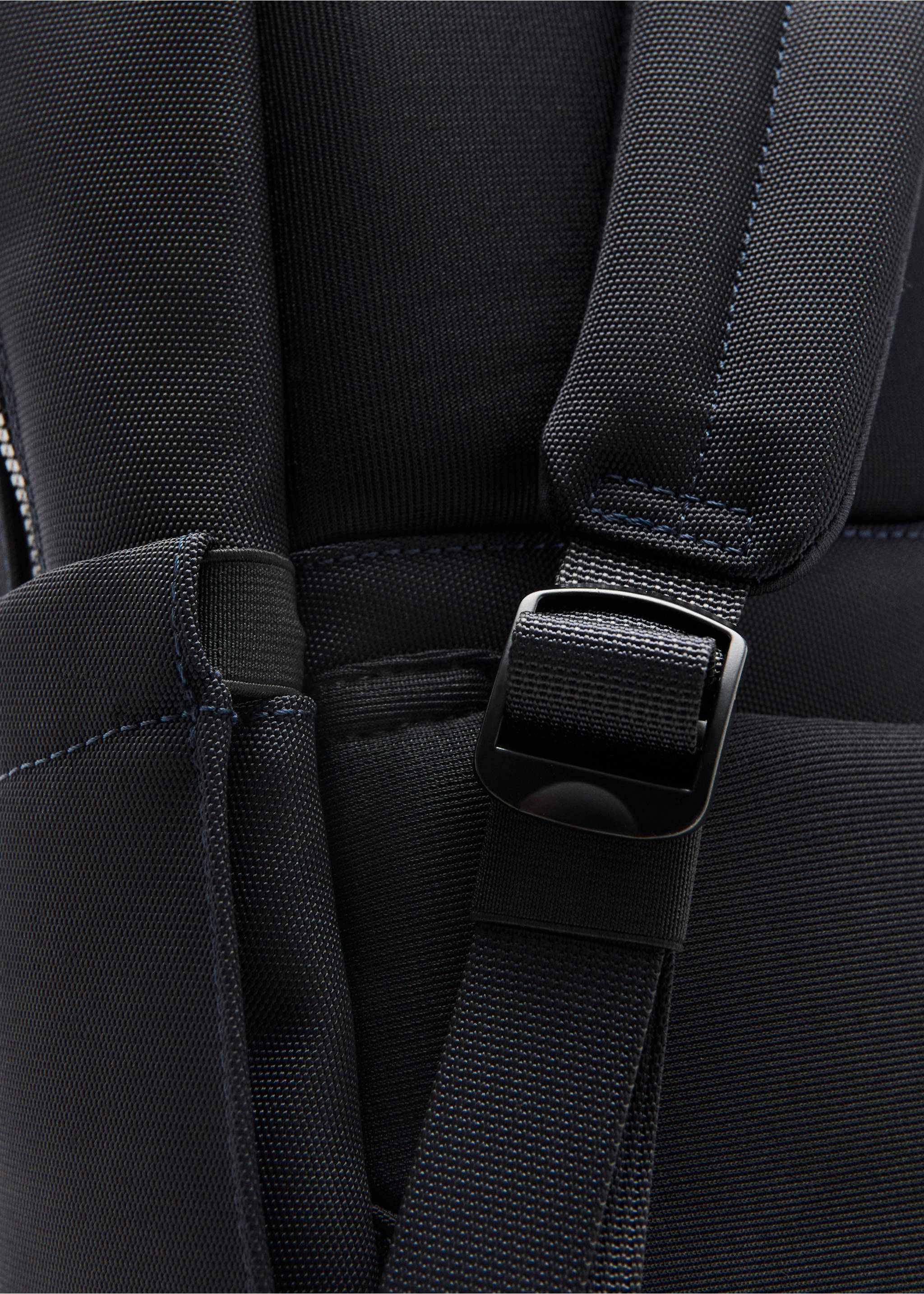 Mochila multifuncional water-repellent bolsillos - Detalle del artículo 1, Azul marino. Ref: 27034430-00.