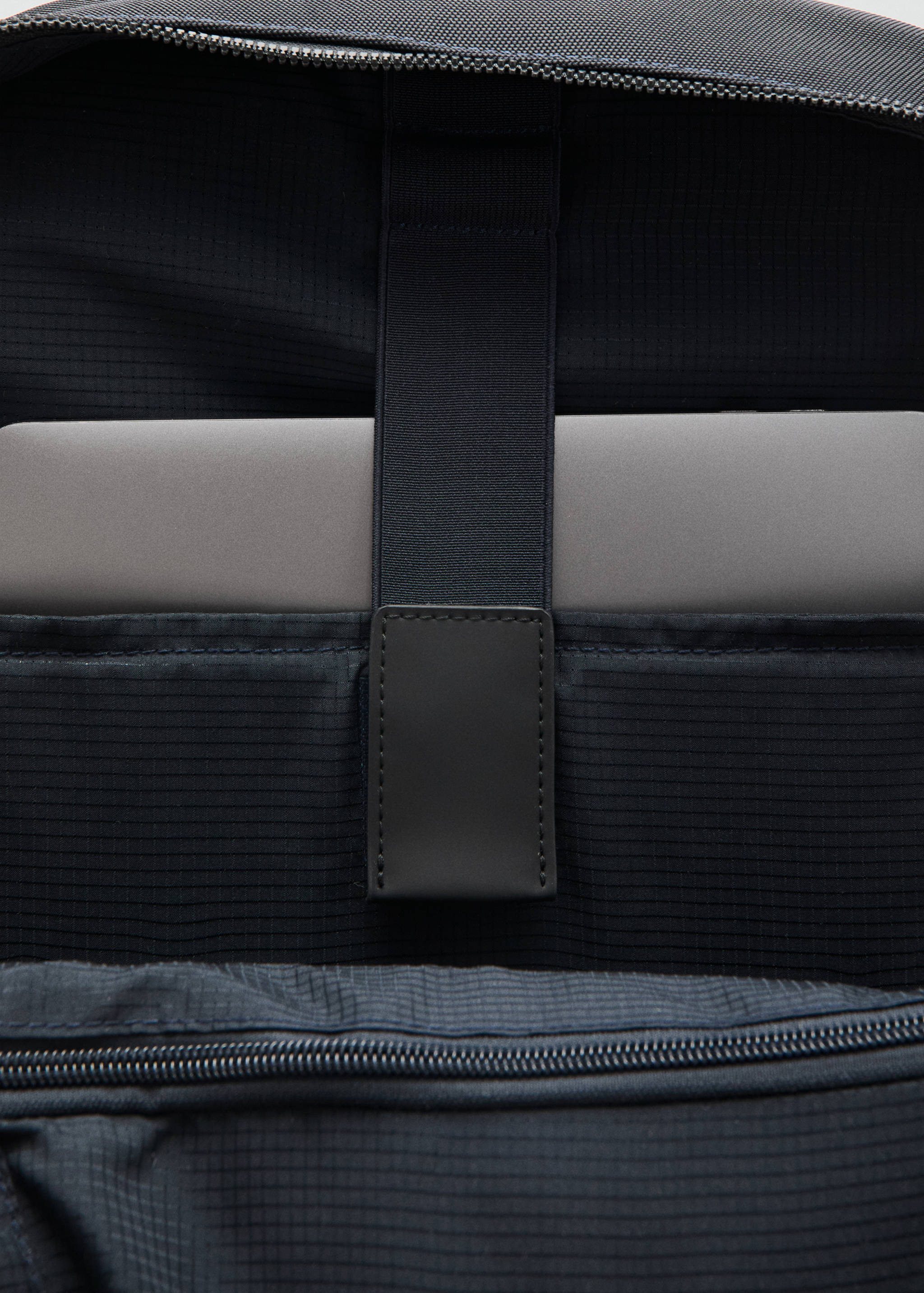 Mochila multifuncional water-repellent bolsillos - Detalle del artículo 2