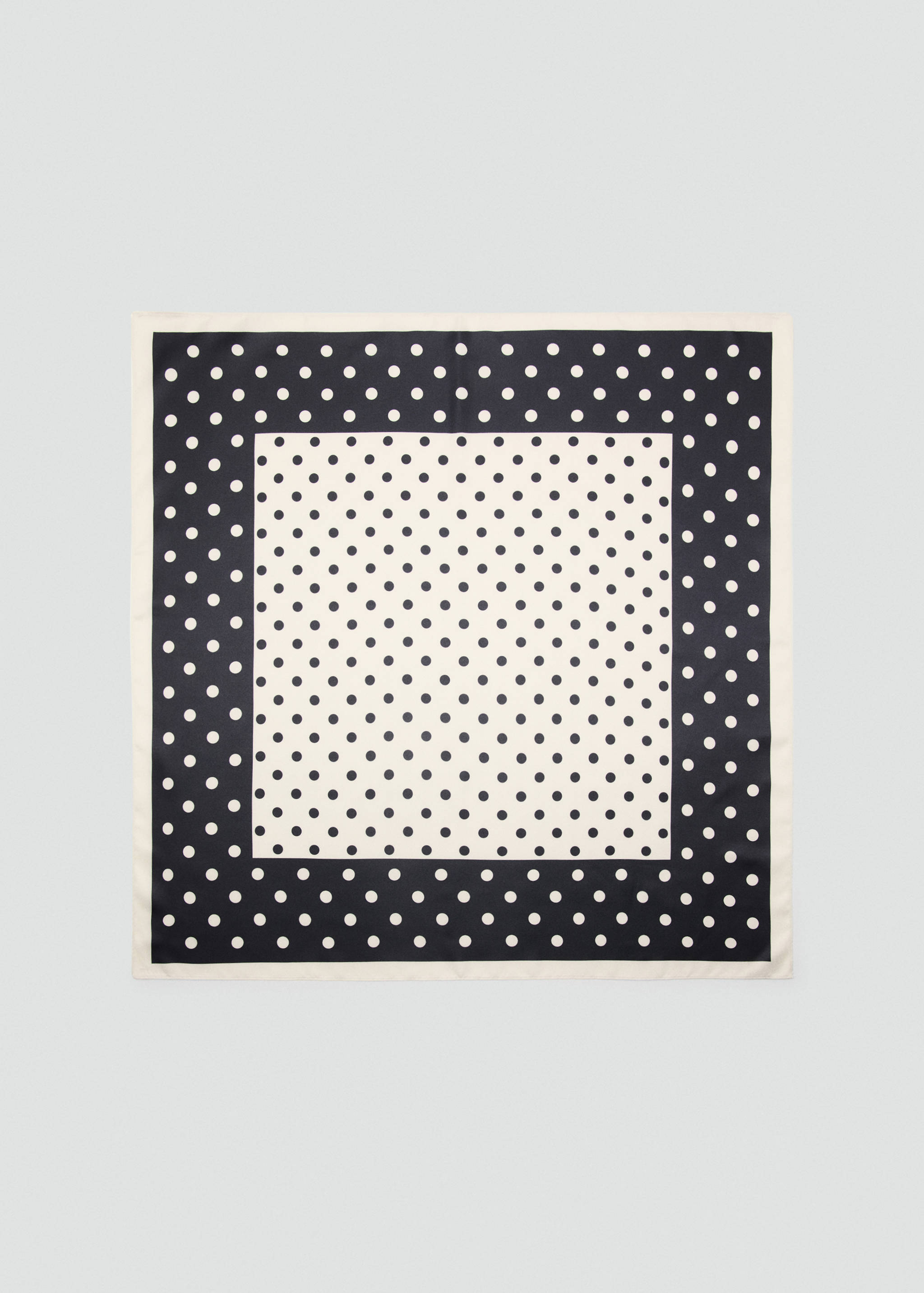 Satinierter Polka-Dot-Schal - Artikel ohne Model