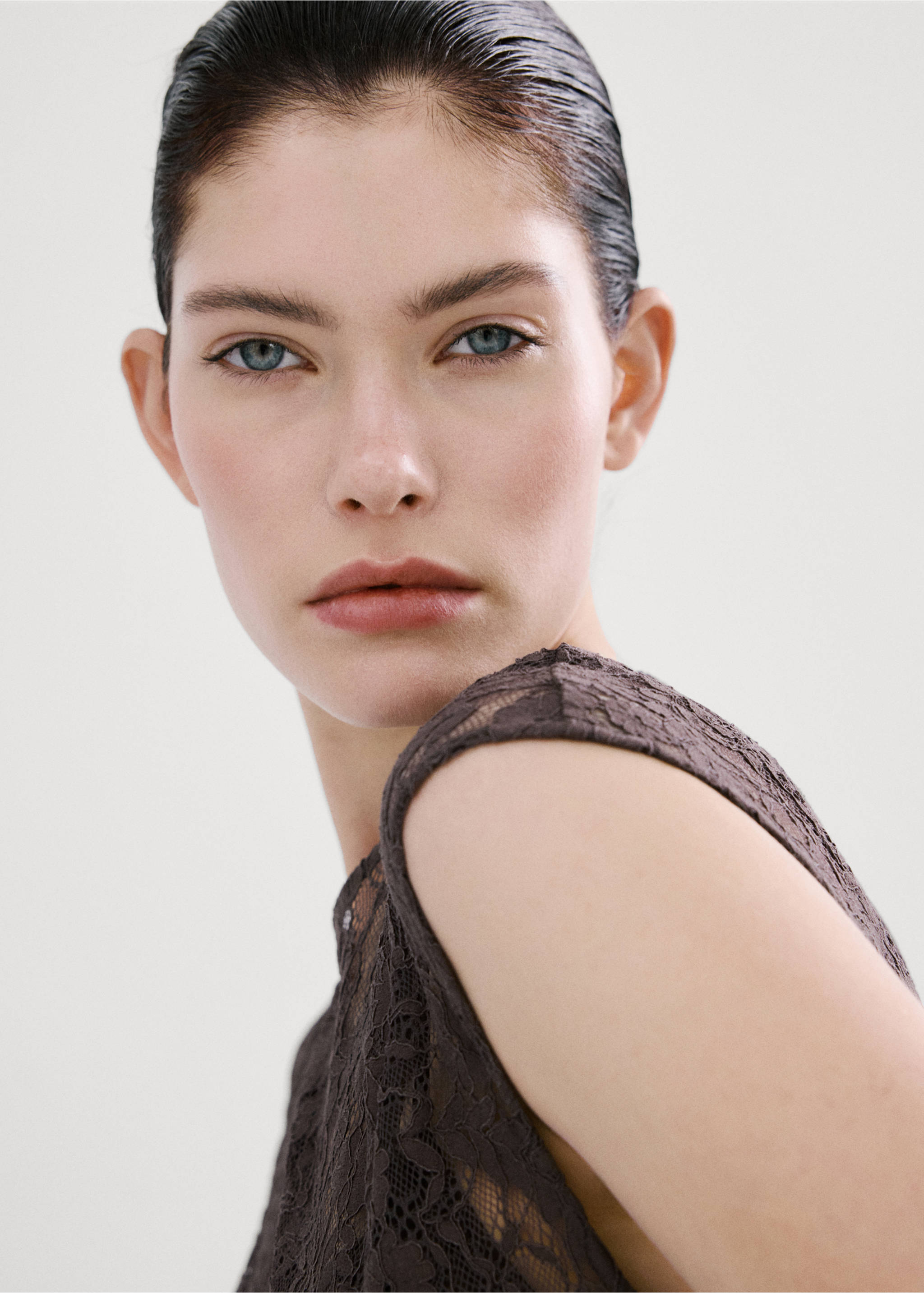 Combined lace dress - Details of the article 1, Brown. Ref: 27034439-00.