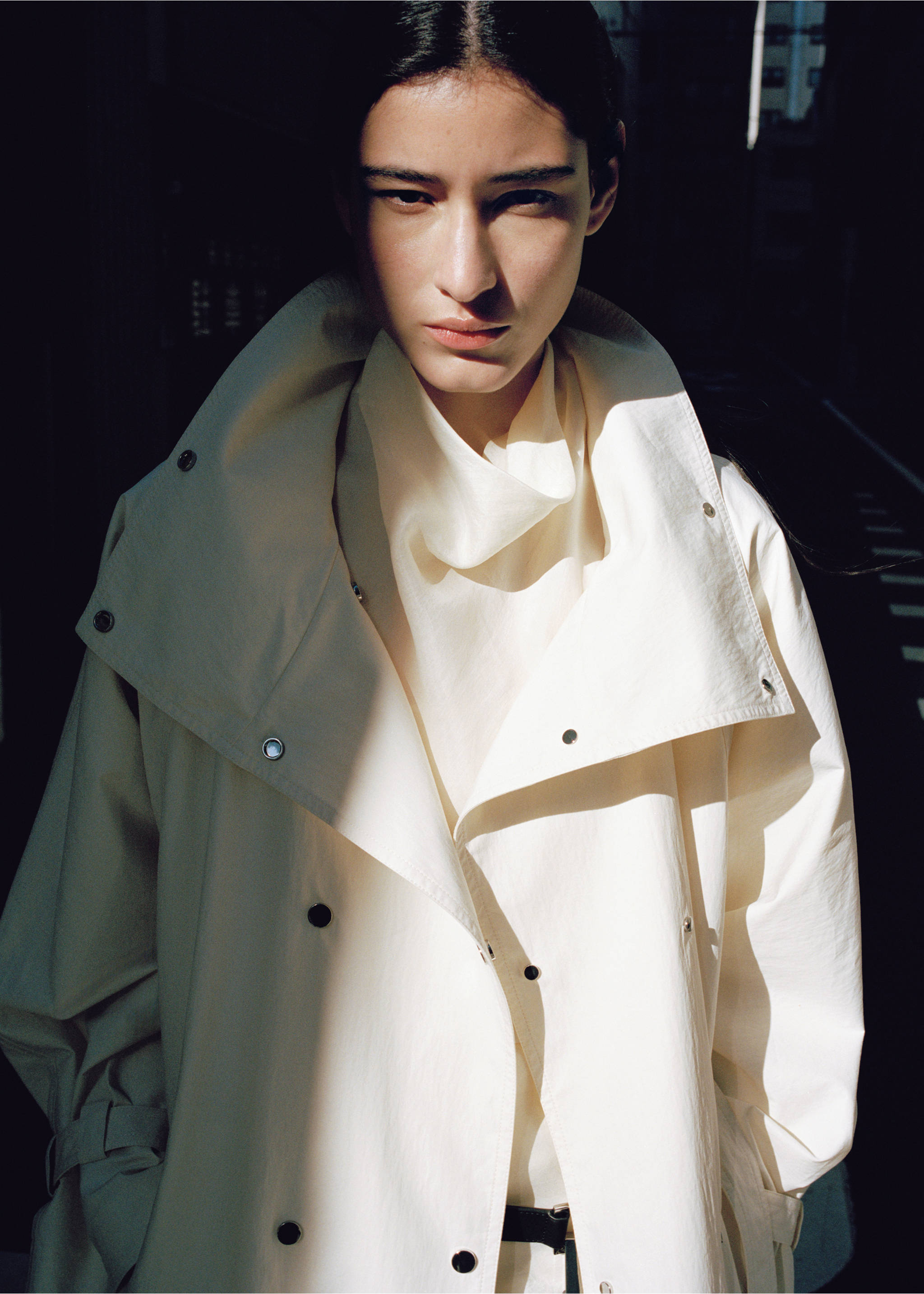Oversized funnel neck trench with belt - Details of the article 1, Ecru. Ref: 27034445-00.