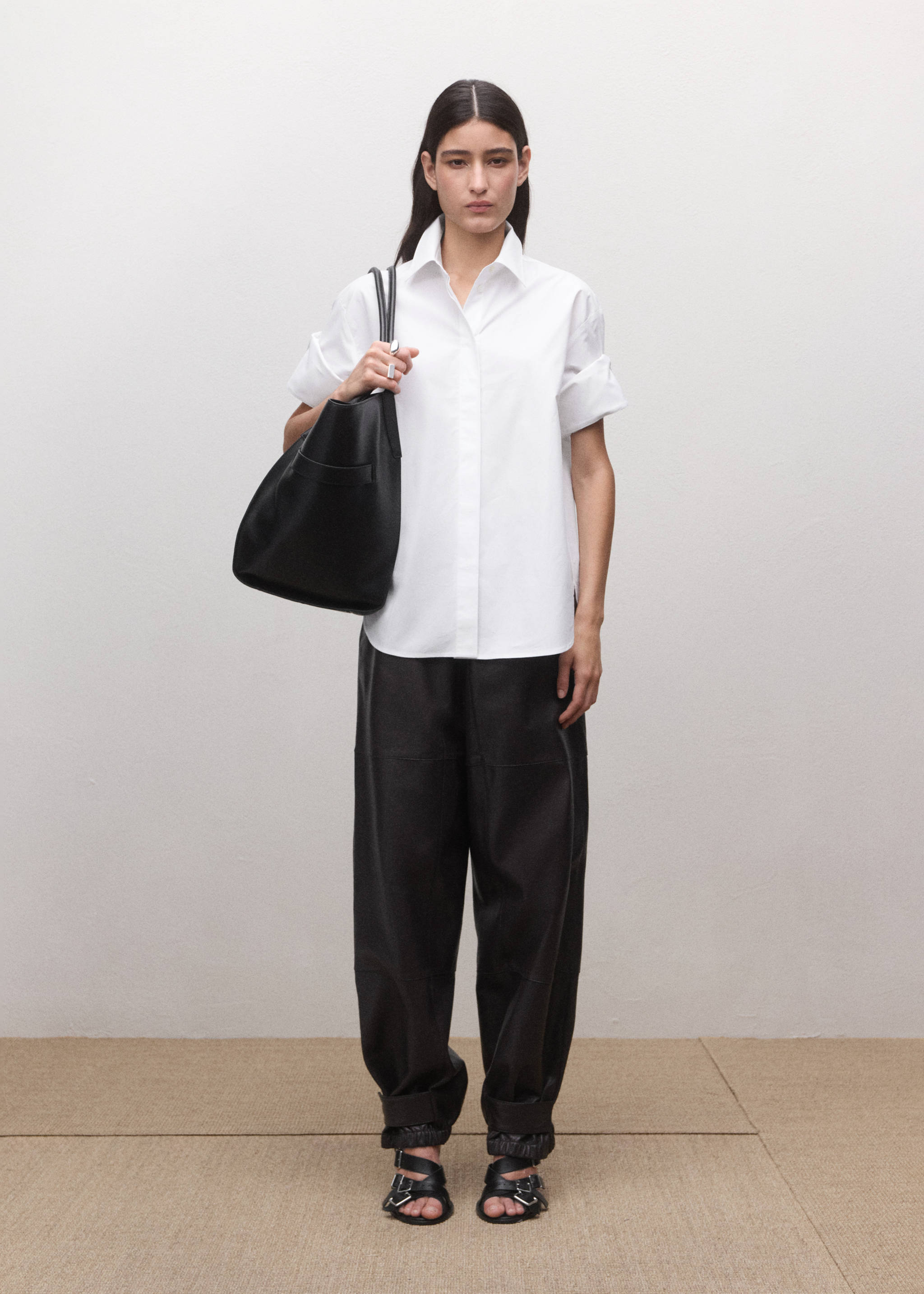 Рубашка с рукавами три четверти на пуговицах - Общий план