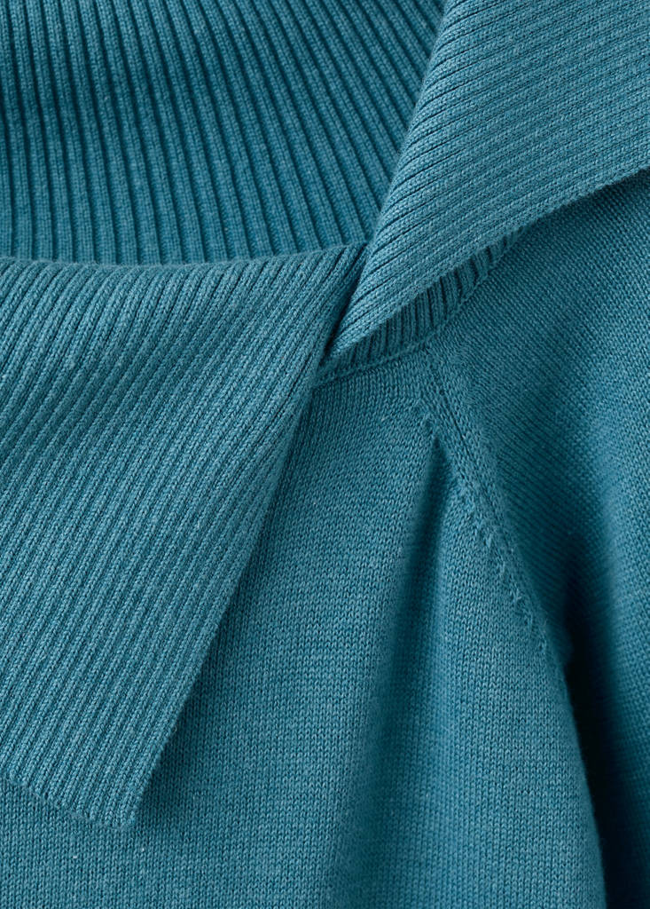 Knitted sweater with asymmetrical neck — Petrol Blue