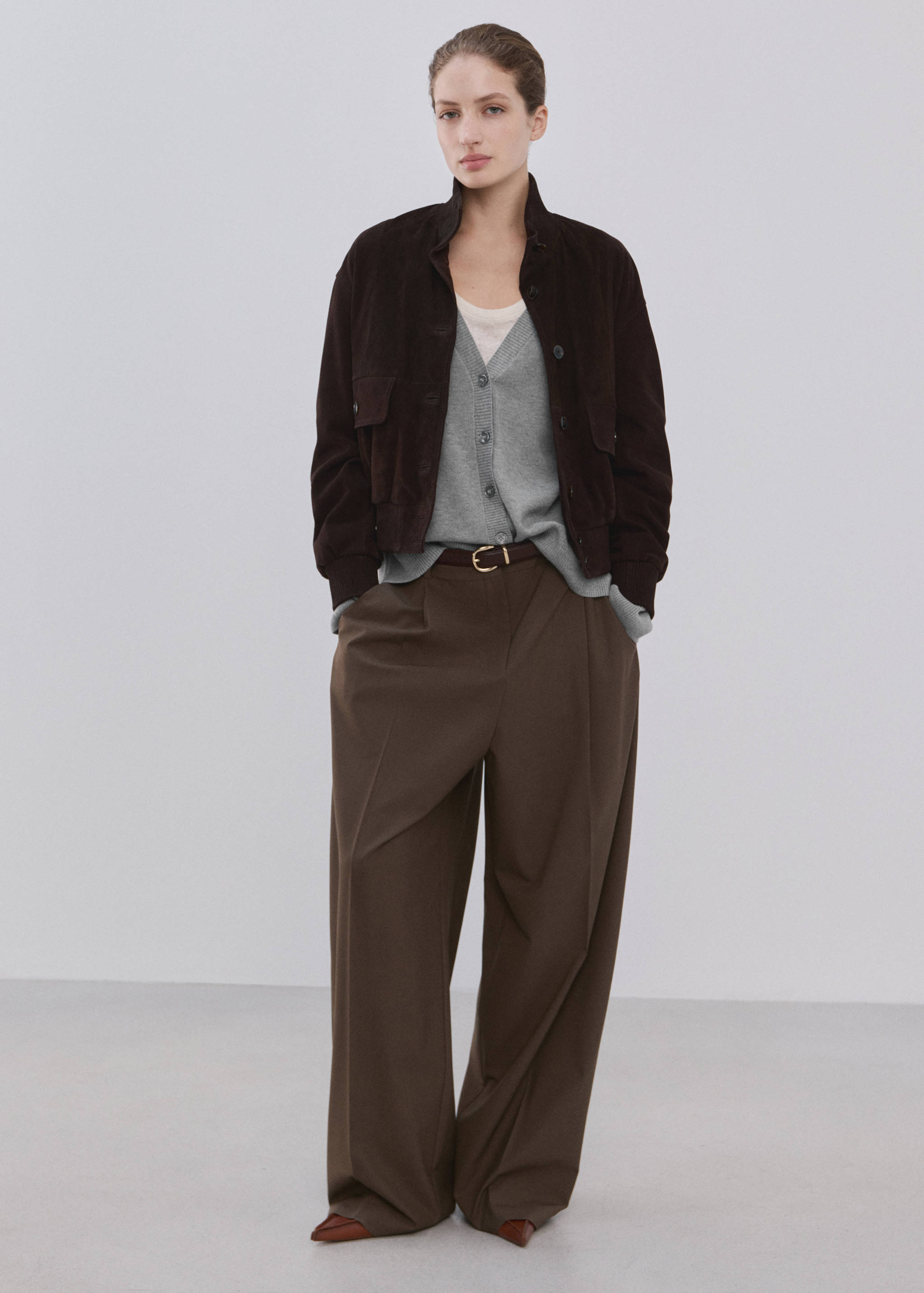 V-neck knitted cardigan - General plane