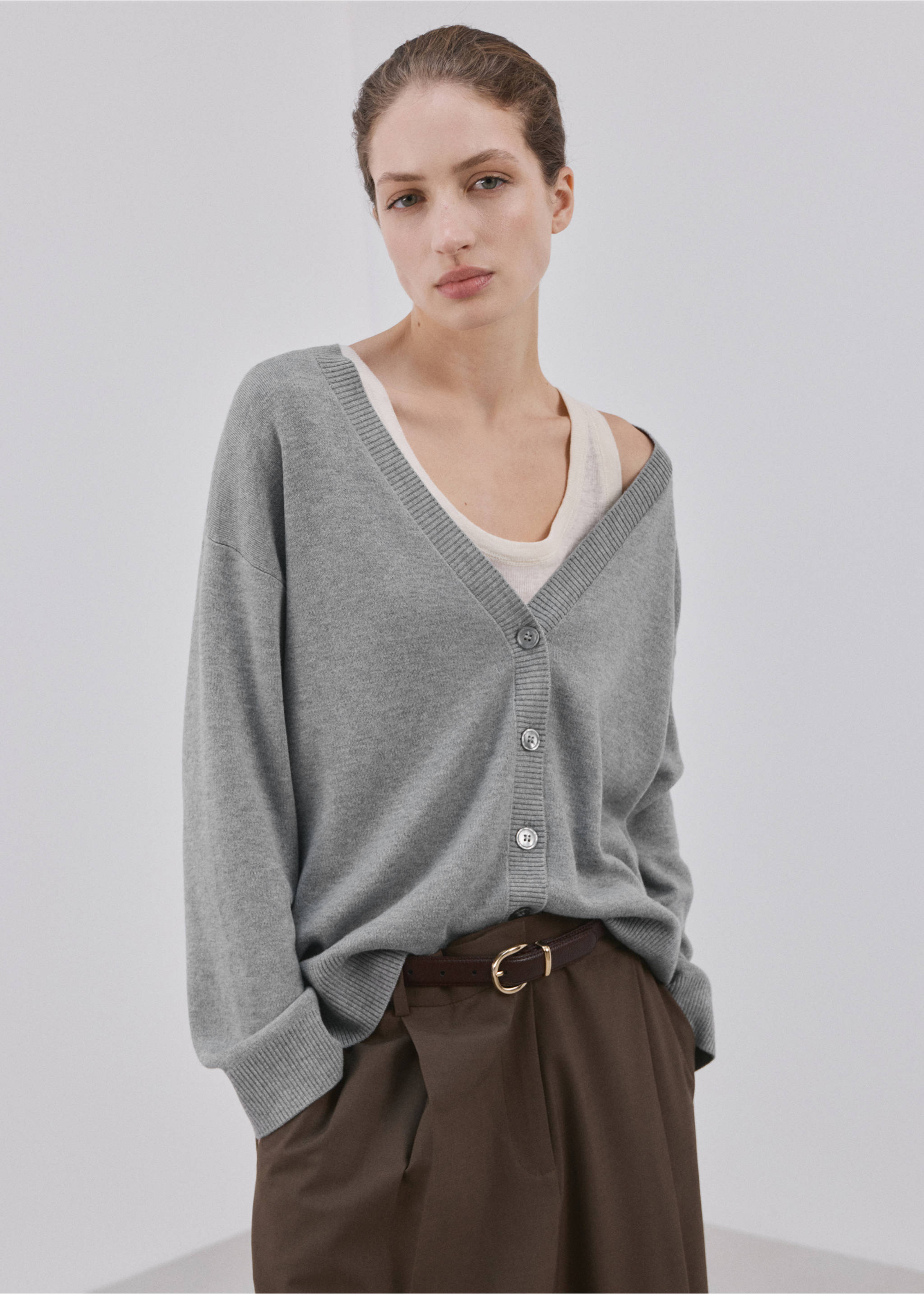 V-neck knitted cardigan - Medium plane, Medium Heather Grey. Ref: 27034774-00.
