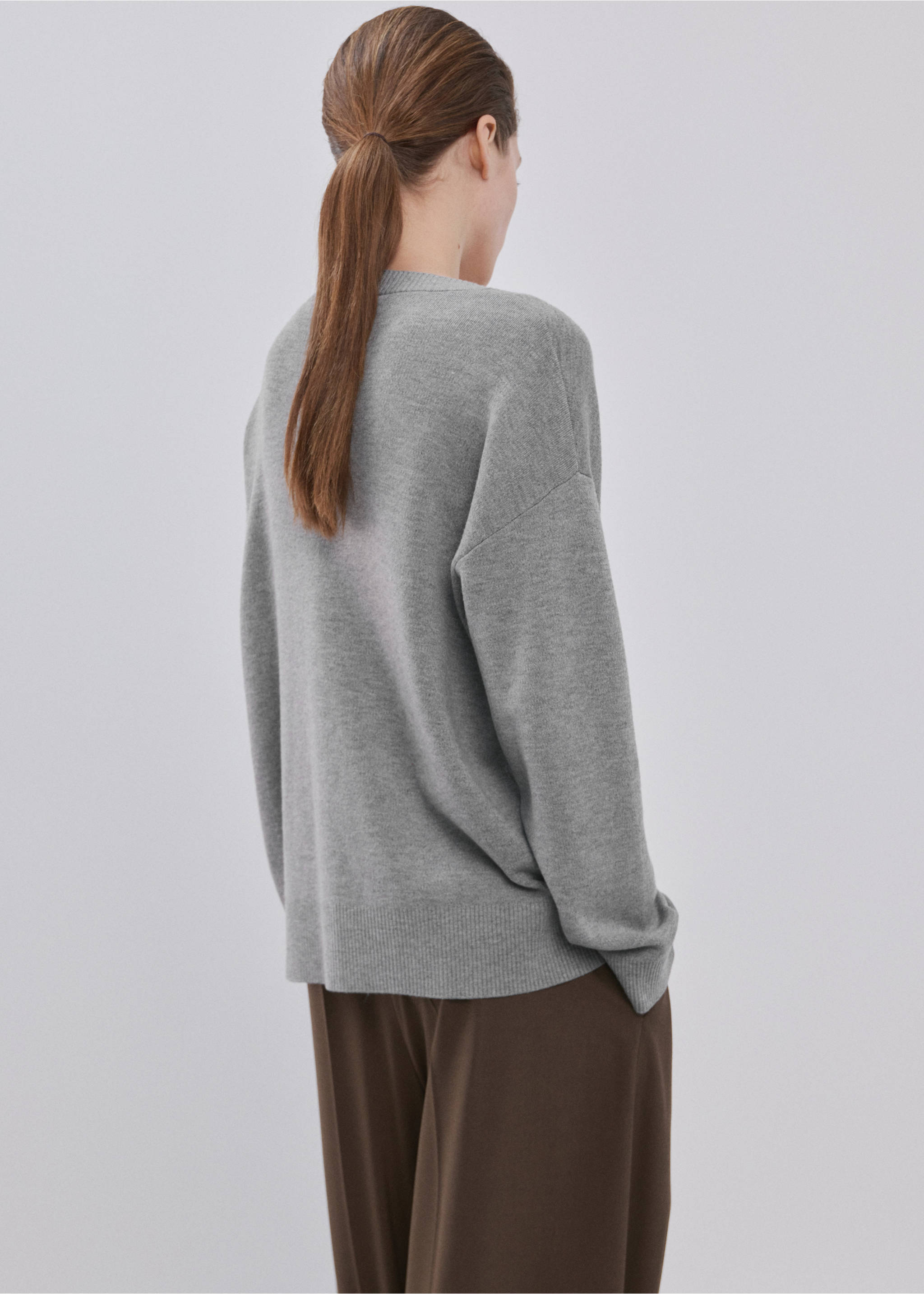 V-neck knitted cardigan - Reverse of the article, Medium Heather Grey. Ref: 27034774-00.