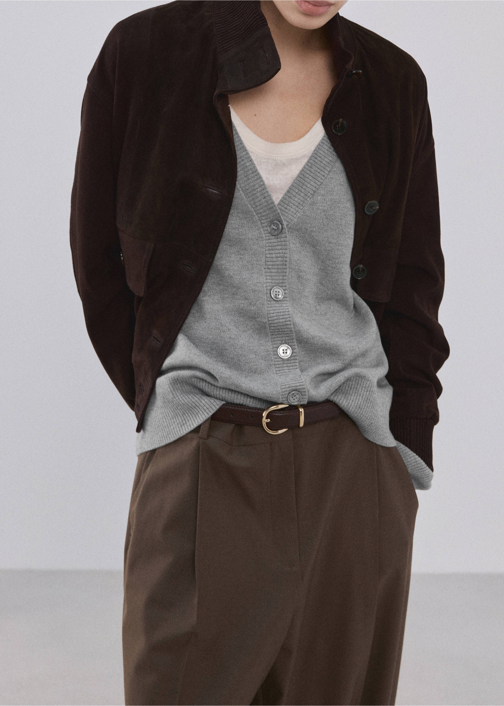 V-neck knitted cardigan - Details of the article 6, Medium Heather Grey. Ref: 27034774-00.